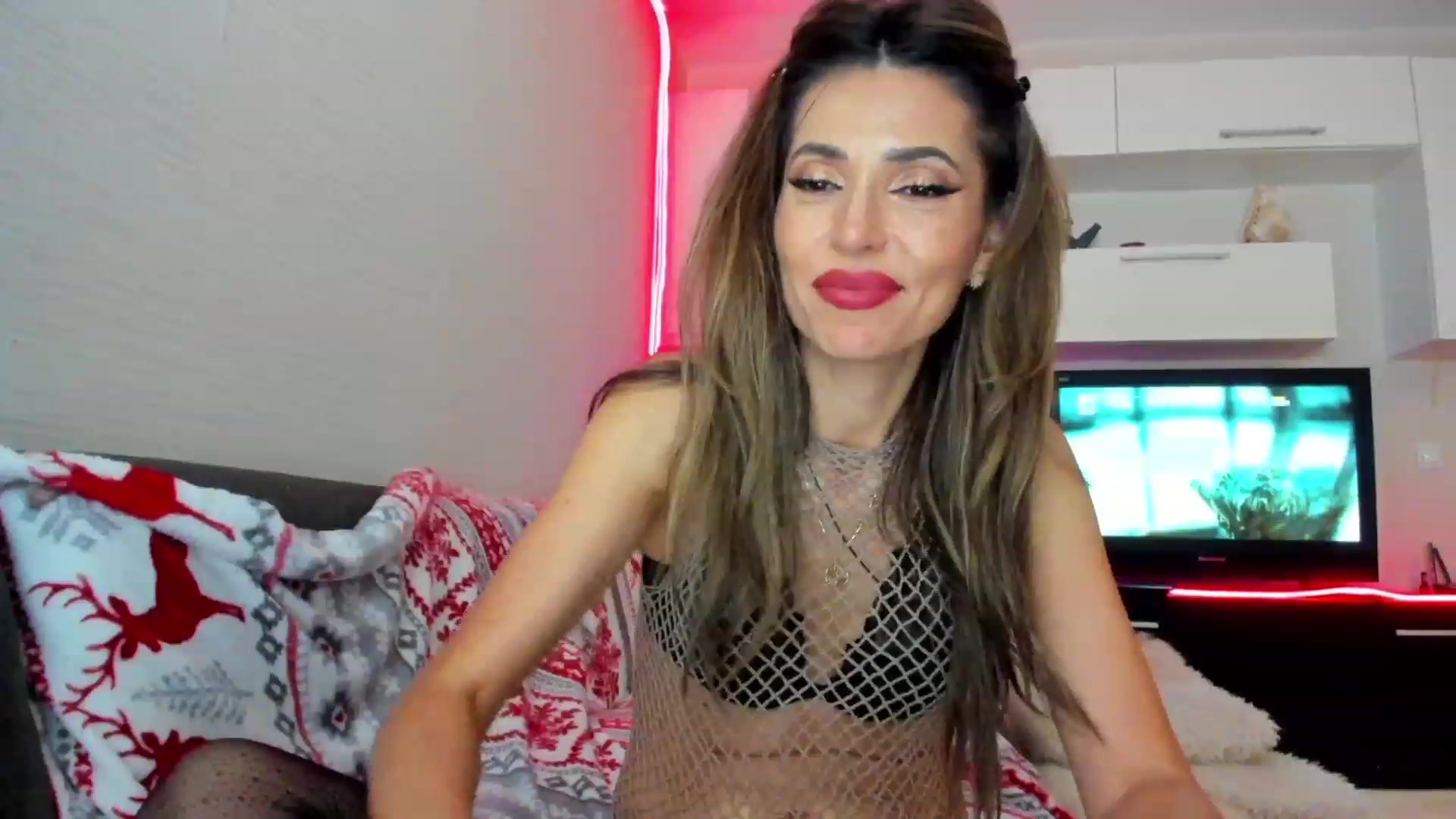 Gallery image thumbnail from SmileyTinaa's myfreecams stream on, 05/24/2023, 03:26 image 15 of 20