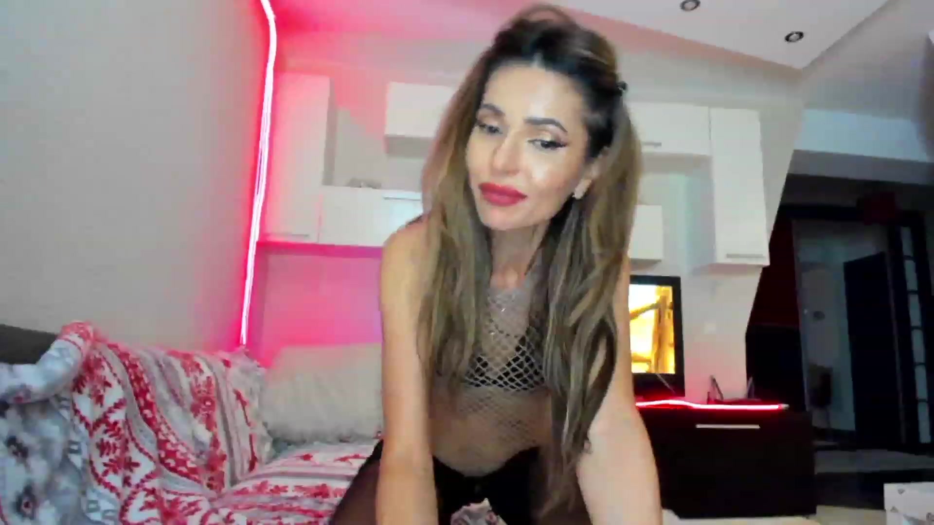 Gallery image thumbnail from SmileyTinaa's myfreecams stream on, 05/24/2023, 03:26 image 16 of 20
