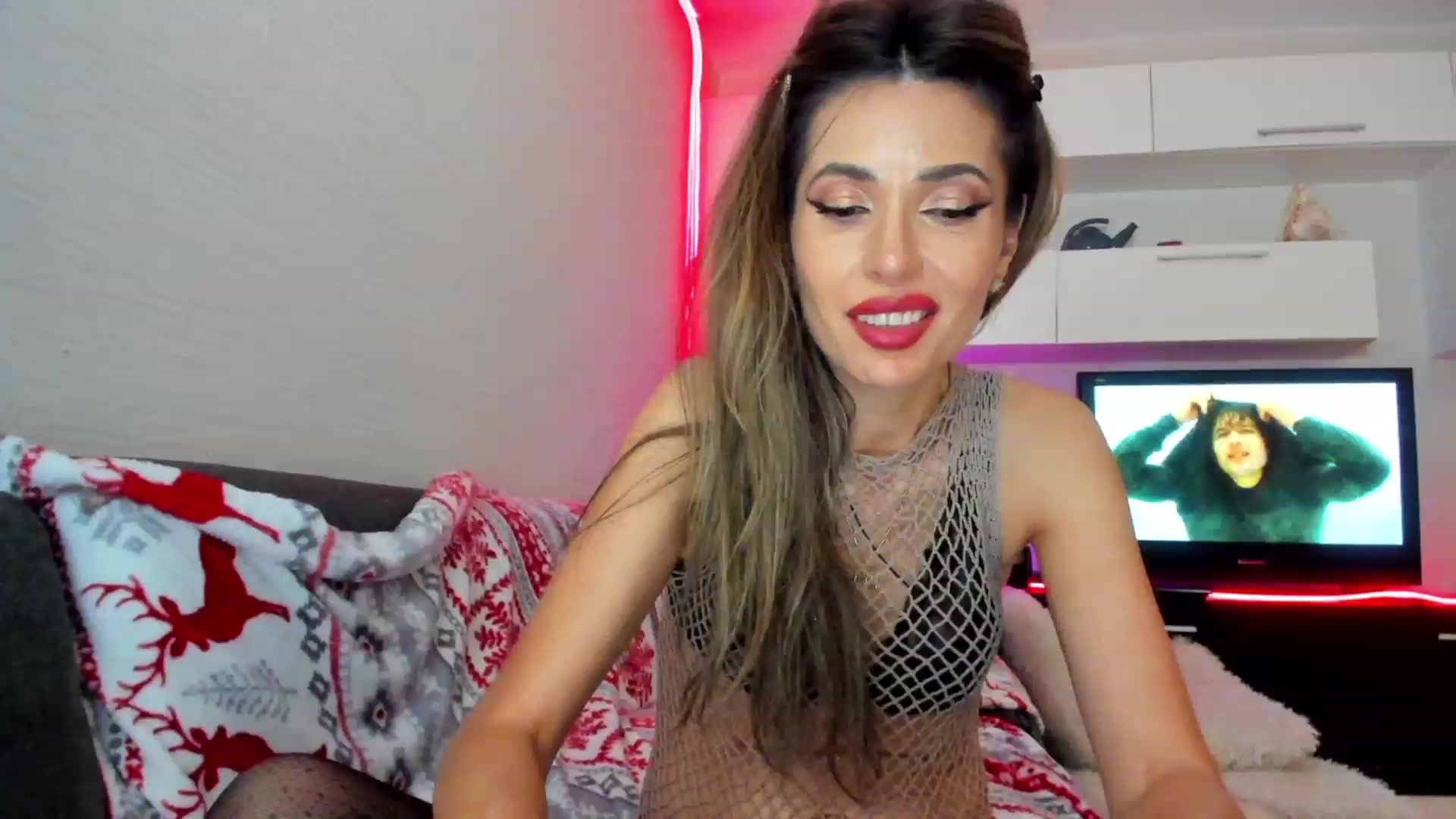 Gallery image thumbnail from SmileyTinaa's myfreecams stream on, 05/24/2023, 03:26 image 4 of 20