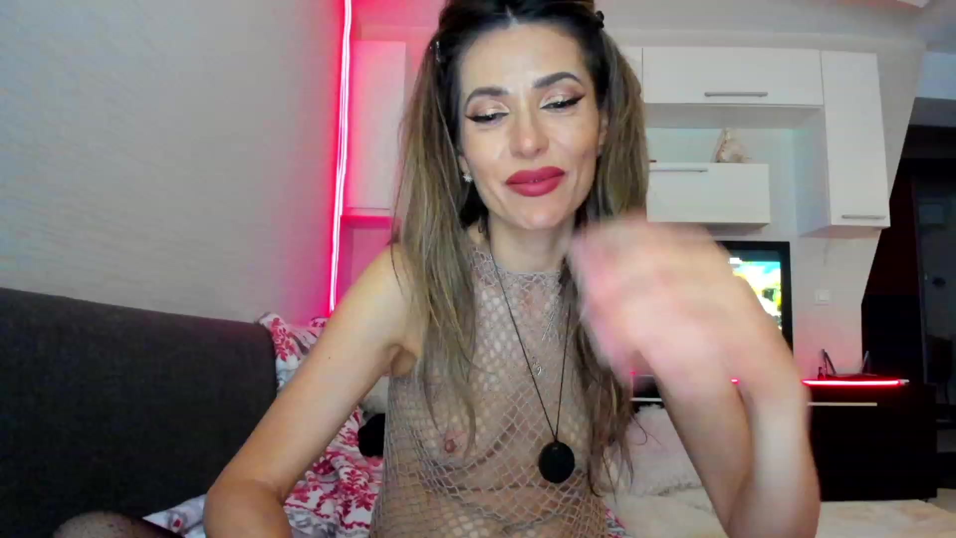 Gallery image thumbnail from SmileyTinaa's myfreecams stream on, 05/24/2023, 04:16 image 13 of 20