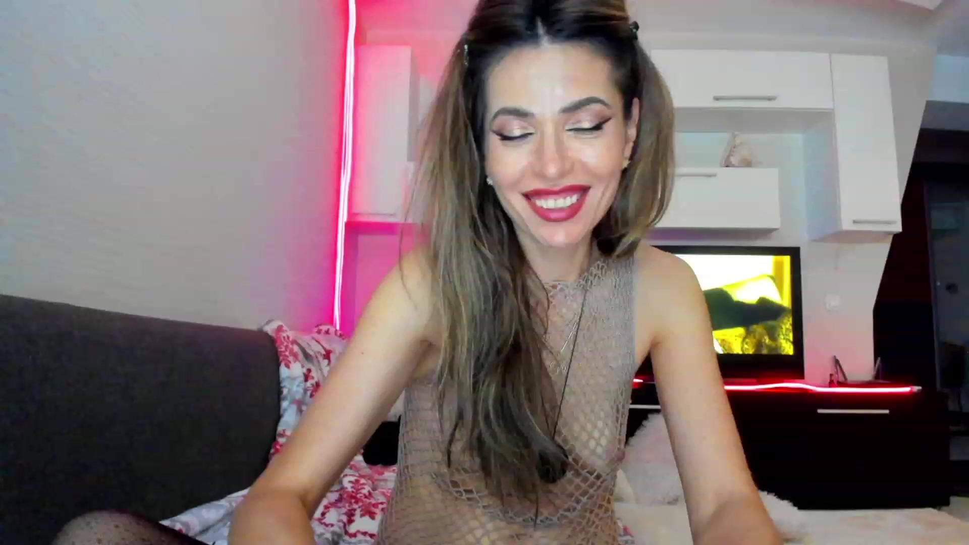 Gallery image thumbnail from SmileyTinaa's myfreecams stream on, 05/24/2023, 04:16 image 8 of 20