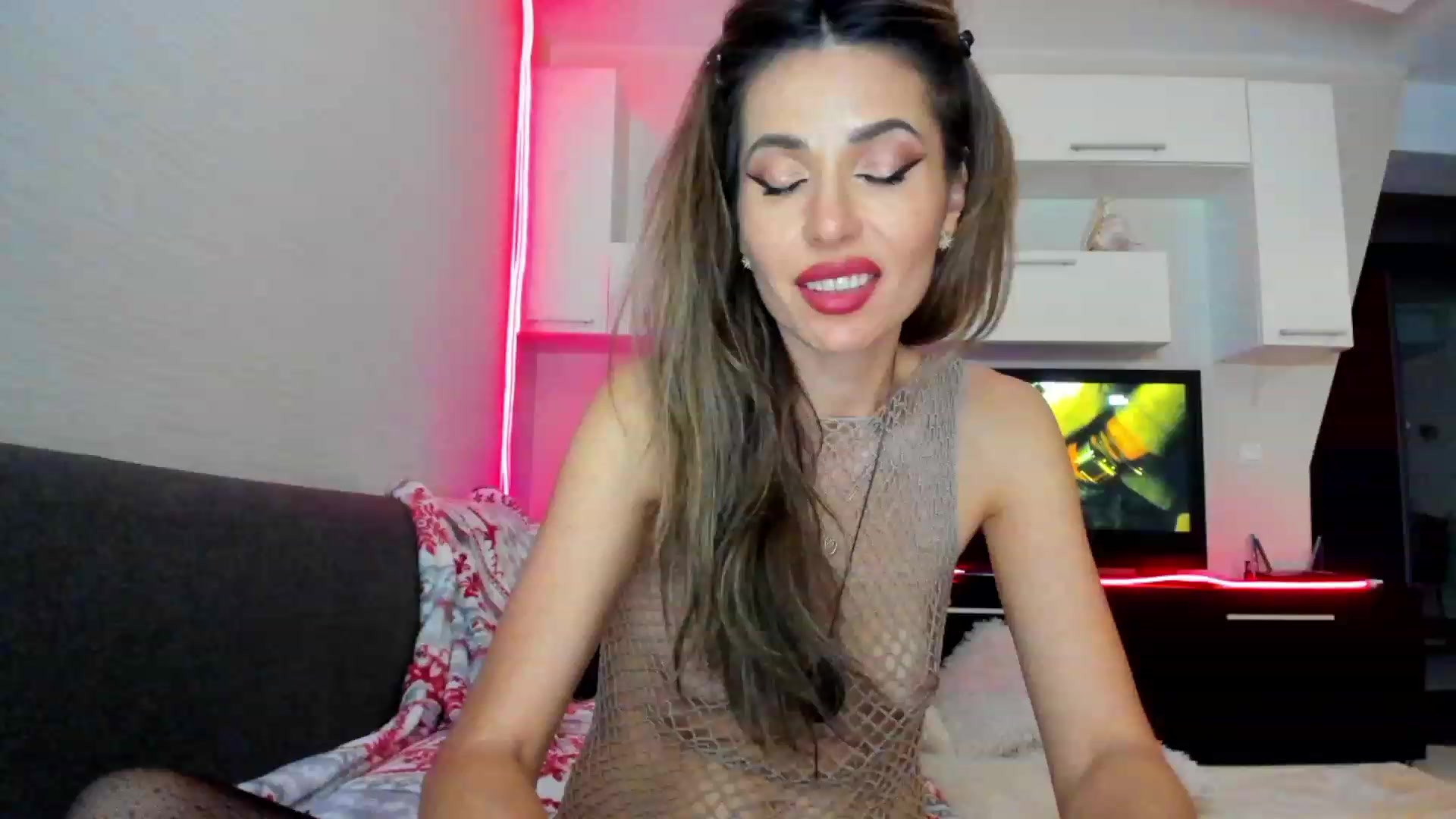 Gallery image thumbnail from SmileyTinaa's myfreecams stream on, 05/24/2023, 04:16 image 7 of 20