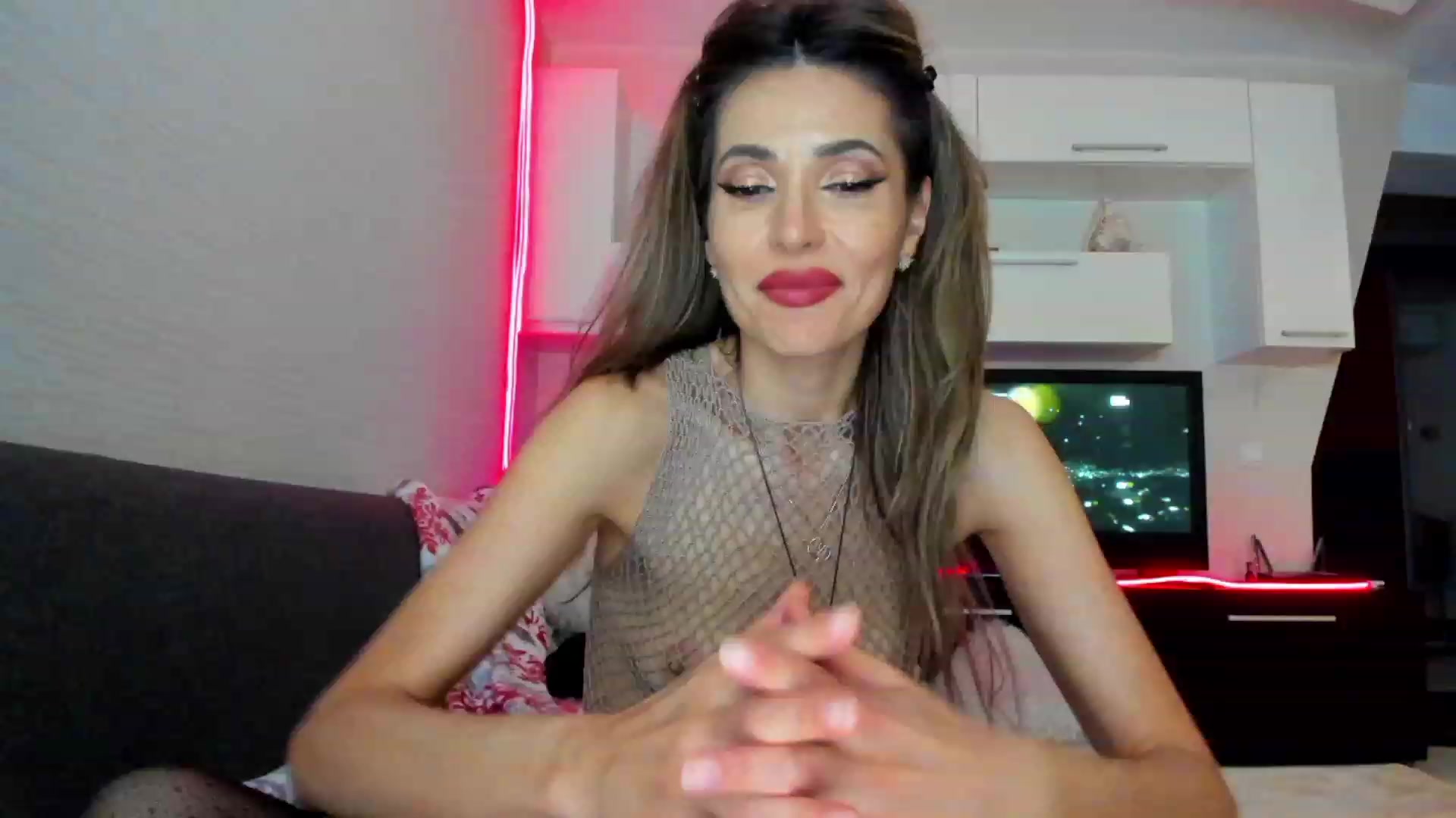 Gallery image thumbnail from SmileyTinaa's myfreecams stream on, 05/24/2023, 04:16 image 11 of 20