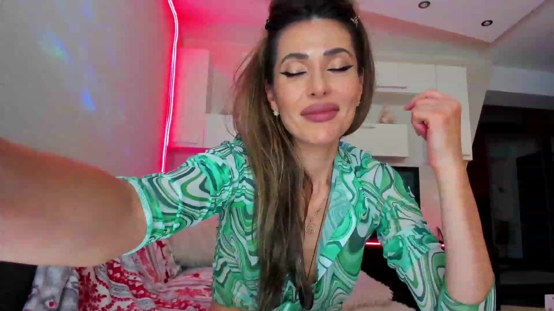 Gallery image thumbnail from SmileyTinaa's myfreecams stream on, 05/25/2023, 24:17 image 8 of 20