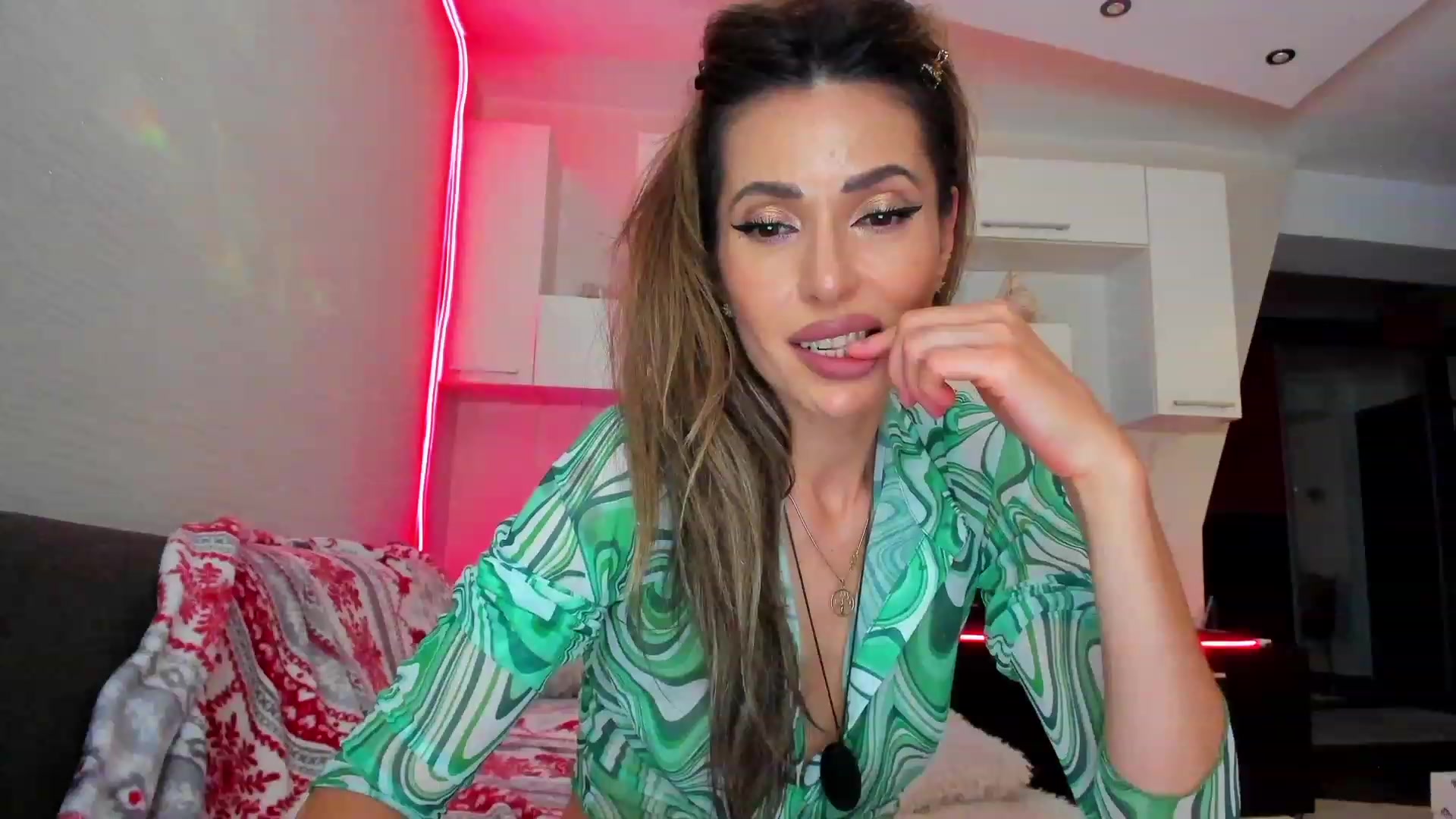 Gallery image thumbnail from SmileyTinaa's myfreecams stream on, 05/25/2023, 24:17 image 6 of 20