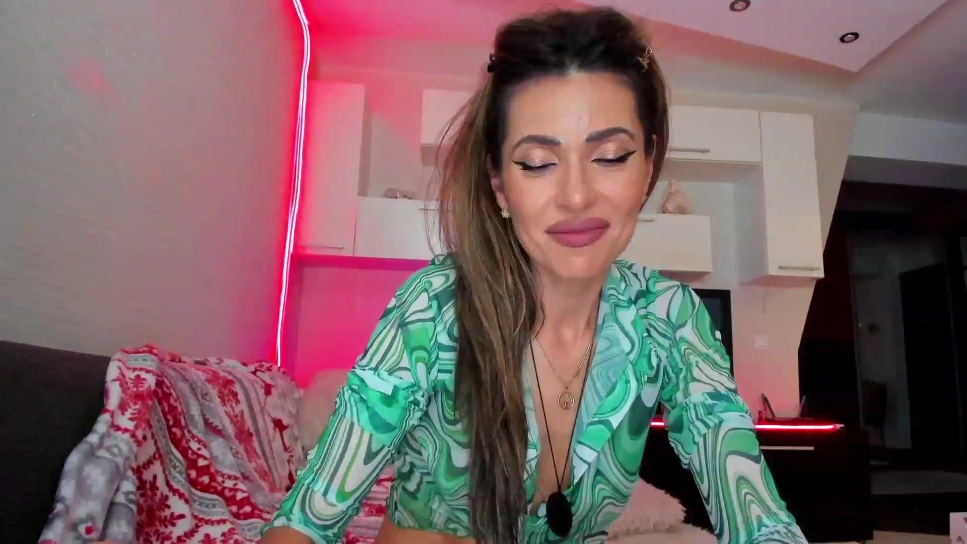 Gallery image thumbnail from SmileyTinaa's myfreecams stream on, 05/25/2023, 24:17 image 7 of 20