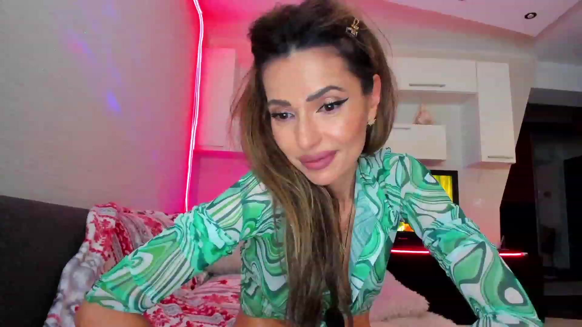 Gallery image thumbnail from SmileyTinaa's myfreecams stream on, 05/25/2023, 24:17 image 10 of 20