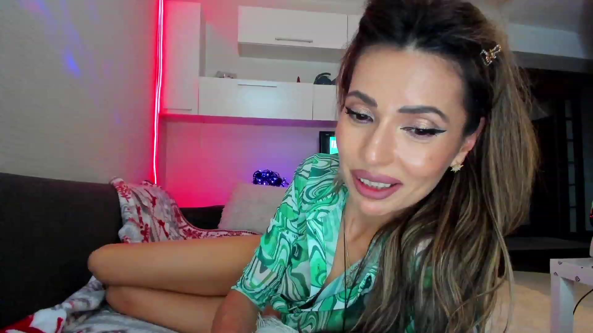 Gallery image thumbnail from SmileyTinaa's myfreecams stream on, 05/25/2023, 24:17 image 15 of 20