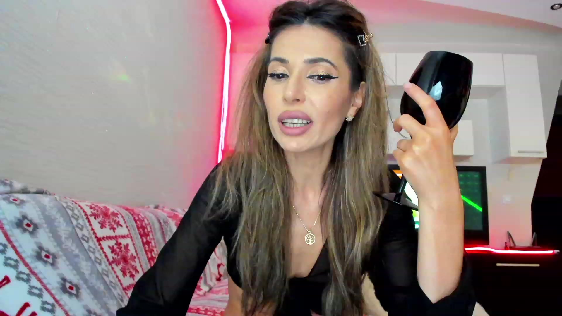 Gallery image thumbnail from SmileyTinaa's myfreecams stream on, 05/25/2023, 22:22 image 11 of 20