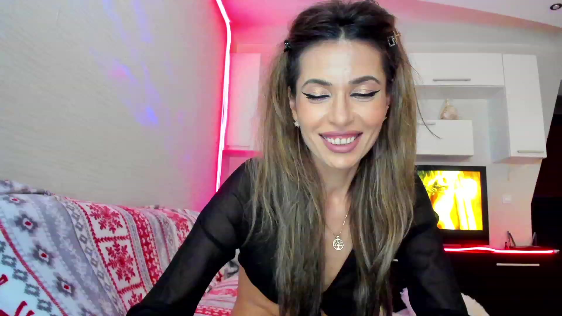 Gallery image thumbnail from SmileyTinaa's myfreecams stream on, 05/25/2023, 22:22 image 2 of 20