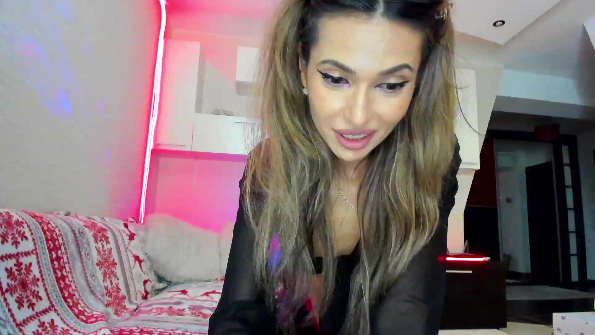 Gallery image thumbnail from SmileyTinaa's myfreecams stream on, 05/25/2023, 22:22 image 14 of 20