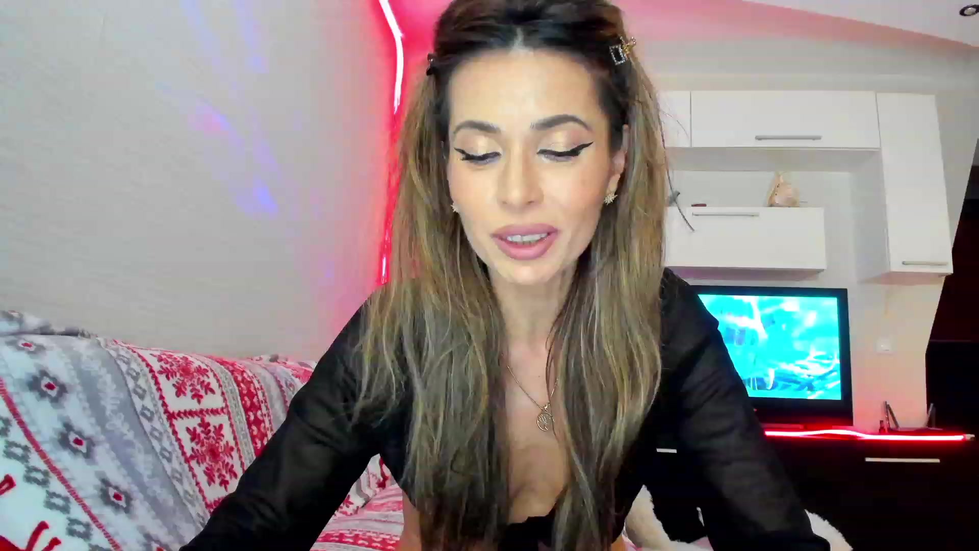 Gallery image thumbnail from SmileyTinaa's myfreecams stream on, 05/25/2023, 22:22 image 6 of 20