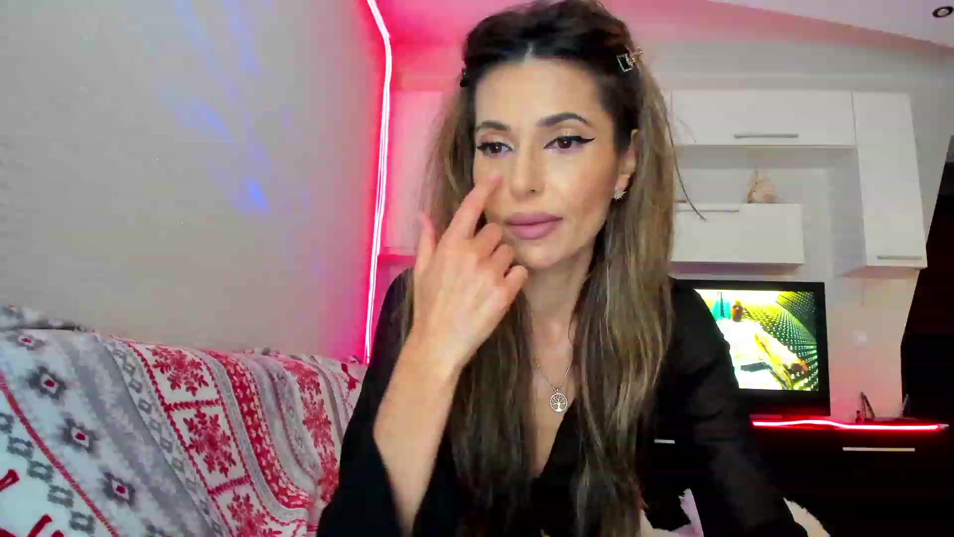 Gallery image thumbnail from SmileyTinaa's myfreecams stream on, 05/25/2023, 22:22 image 12 of 20