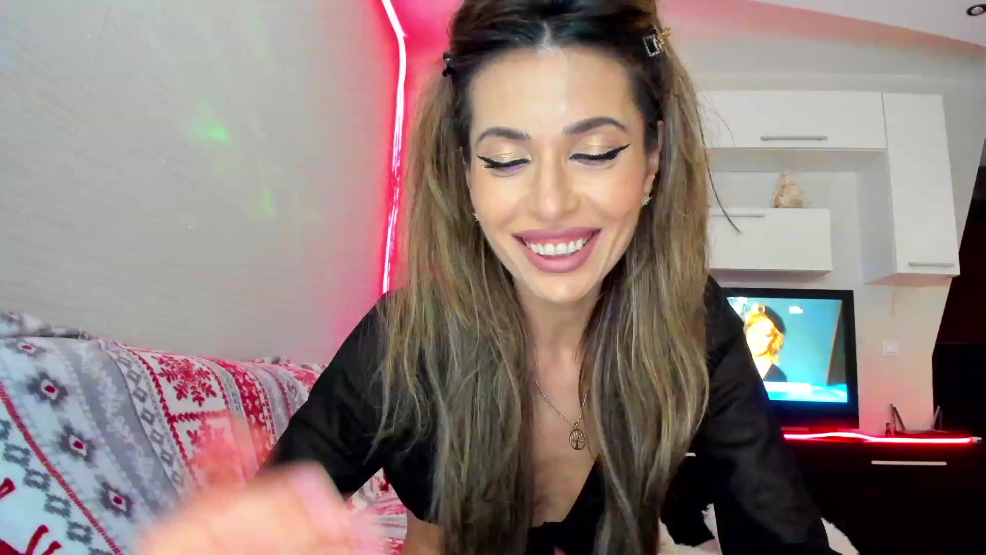 Gallery image thumbnail from SmileyTinaa's myfreecams stream on, 05/25/2023, 22:22 image 5 of 20