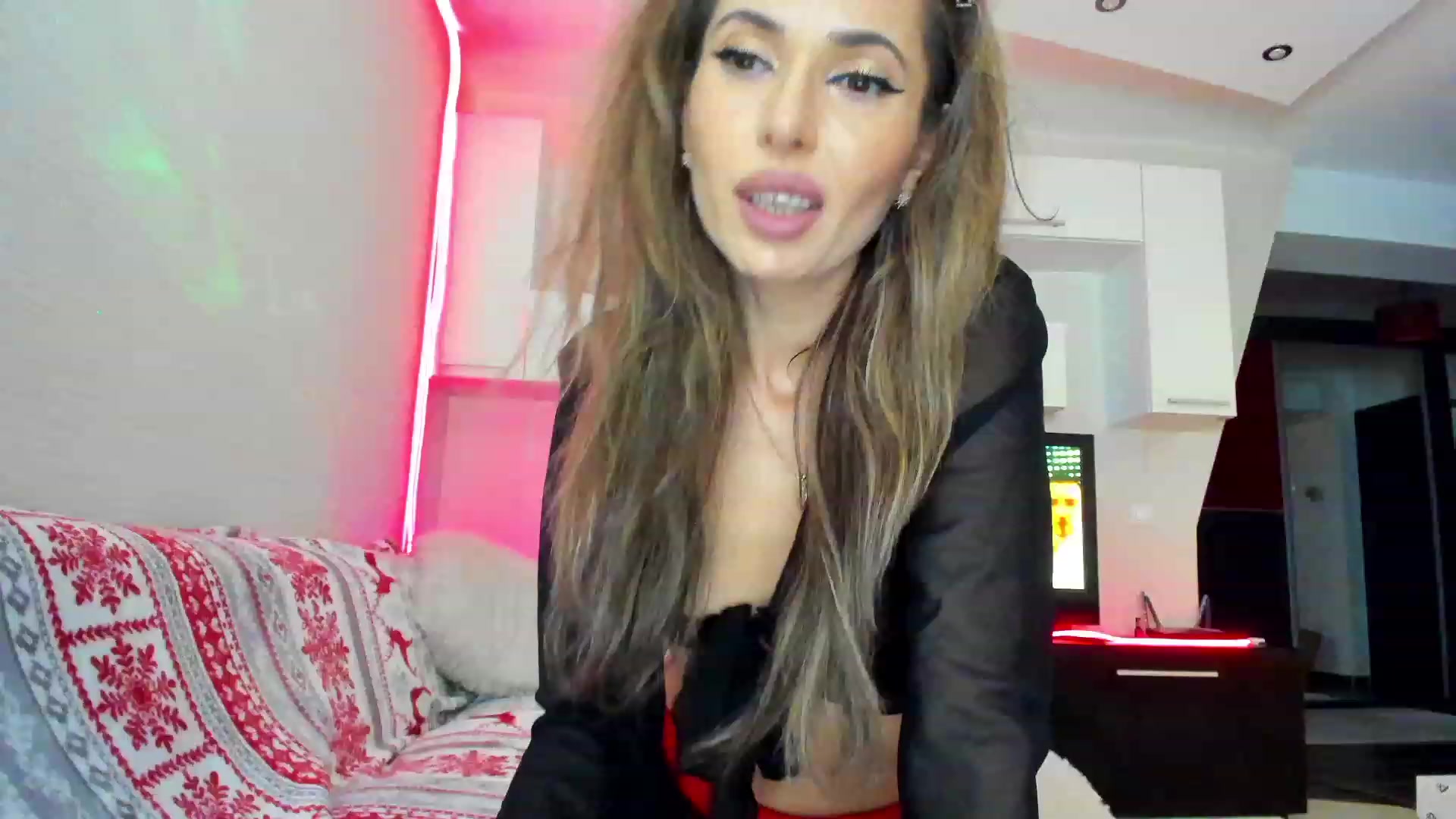 Gallery image thumbnail from SmileyTinaa's myfreecams stream on, 05/25/2023, 22:22 image 13 of 20