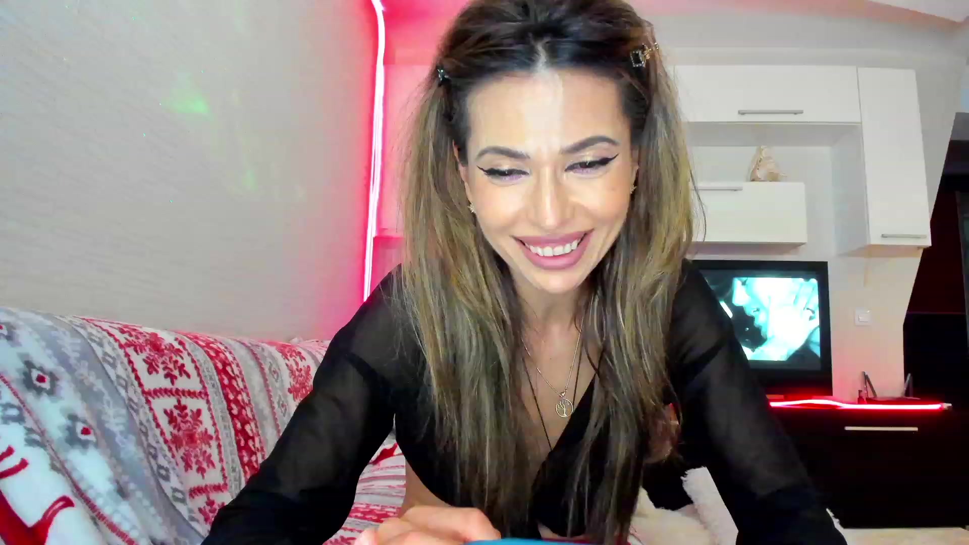 Gallery image thumbnail from SmileyTinaa's myfreecams stream on, 05/25/2023, 23:59 image 3 of 20