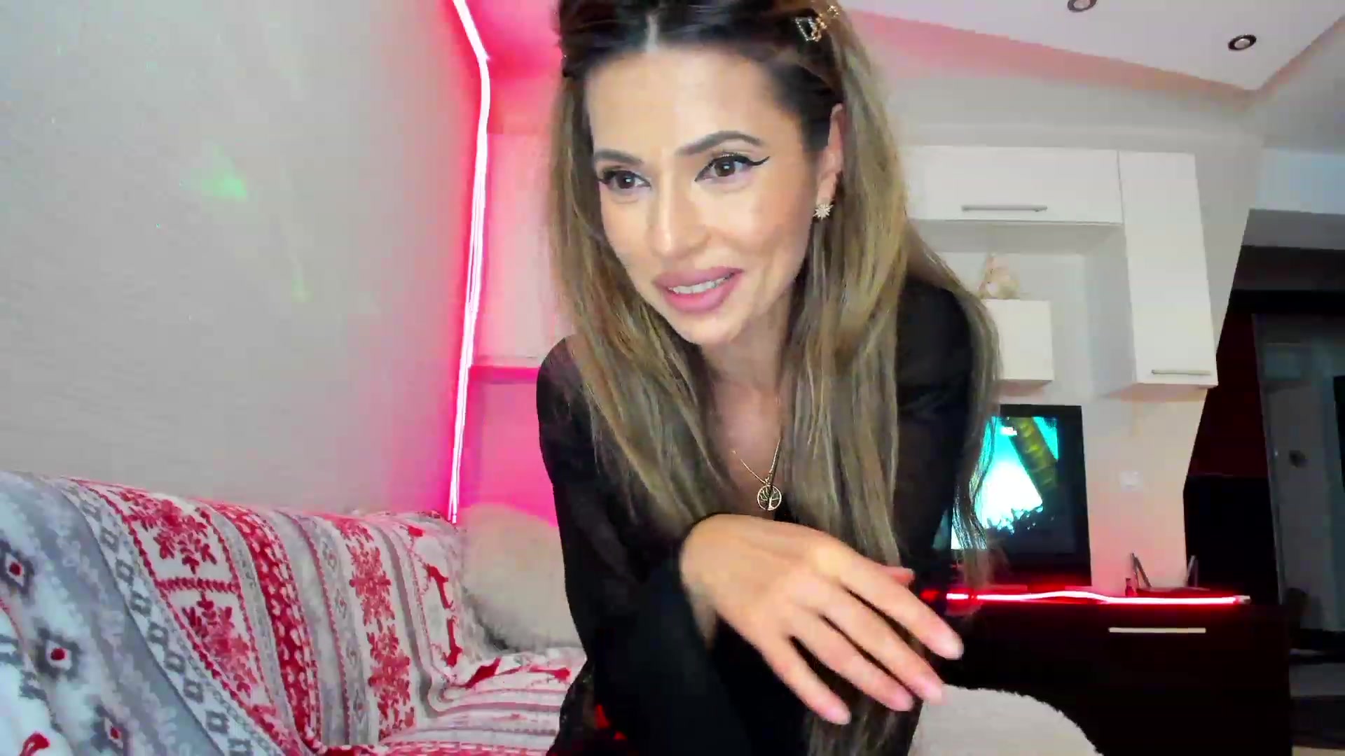 Gallery image thumbnail from SmileyTinaa's myfreecams stream on, 05/25/2023, 23:59 image 14 of 20