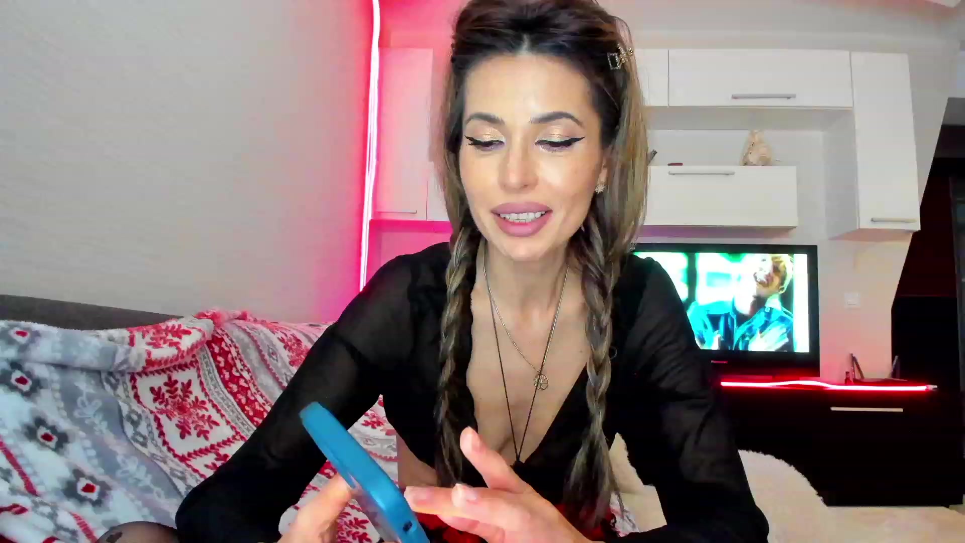 Gallery image thumbnail from SmileyTinaa's myfreecams stream on, 05/26/2023, 01:32 image 12 of 20