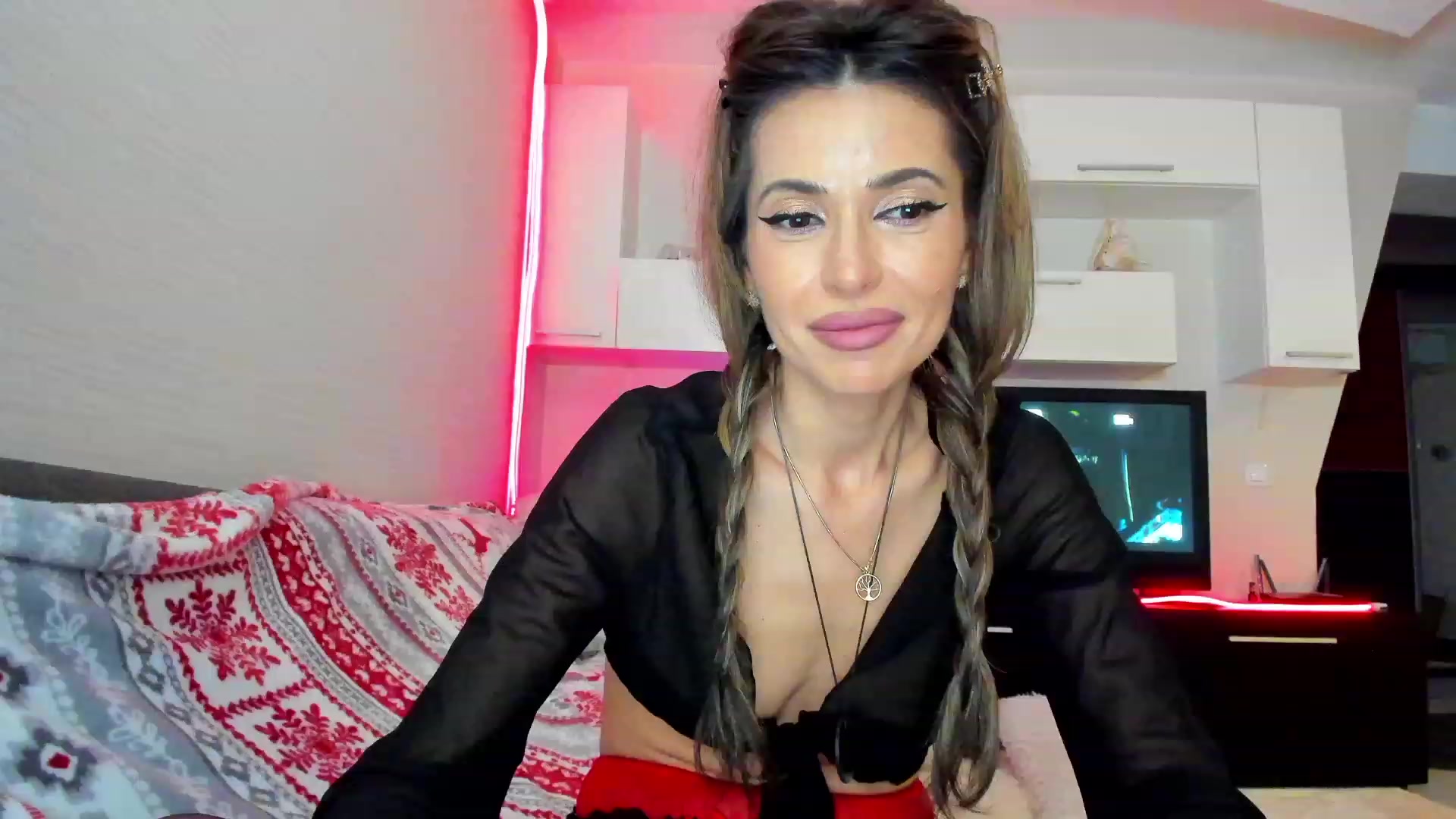 Gallery image thumbnail from SmileyTinaa's myfreecams stream on, 05/26/2023, 01:32 image 5 of 20