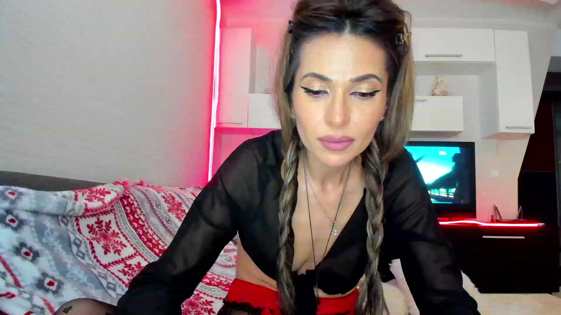 Gallery image thumbnail from SmileyTinaa's myfreecams stream on, 05/26/2023, 01:32 image 11 of 20