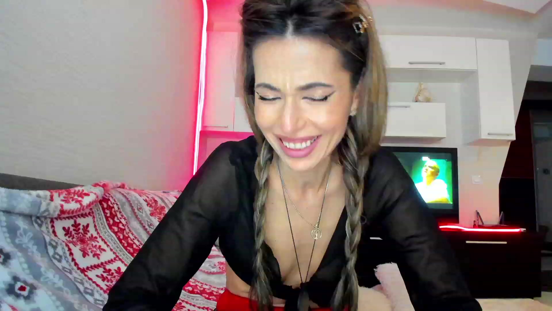 Gallery image thumbnail from SmileyTinaa's myfreecams stream on, 05/26/2023, 01:32 image 4 of 20