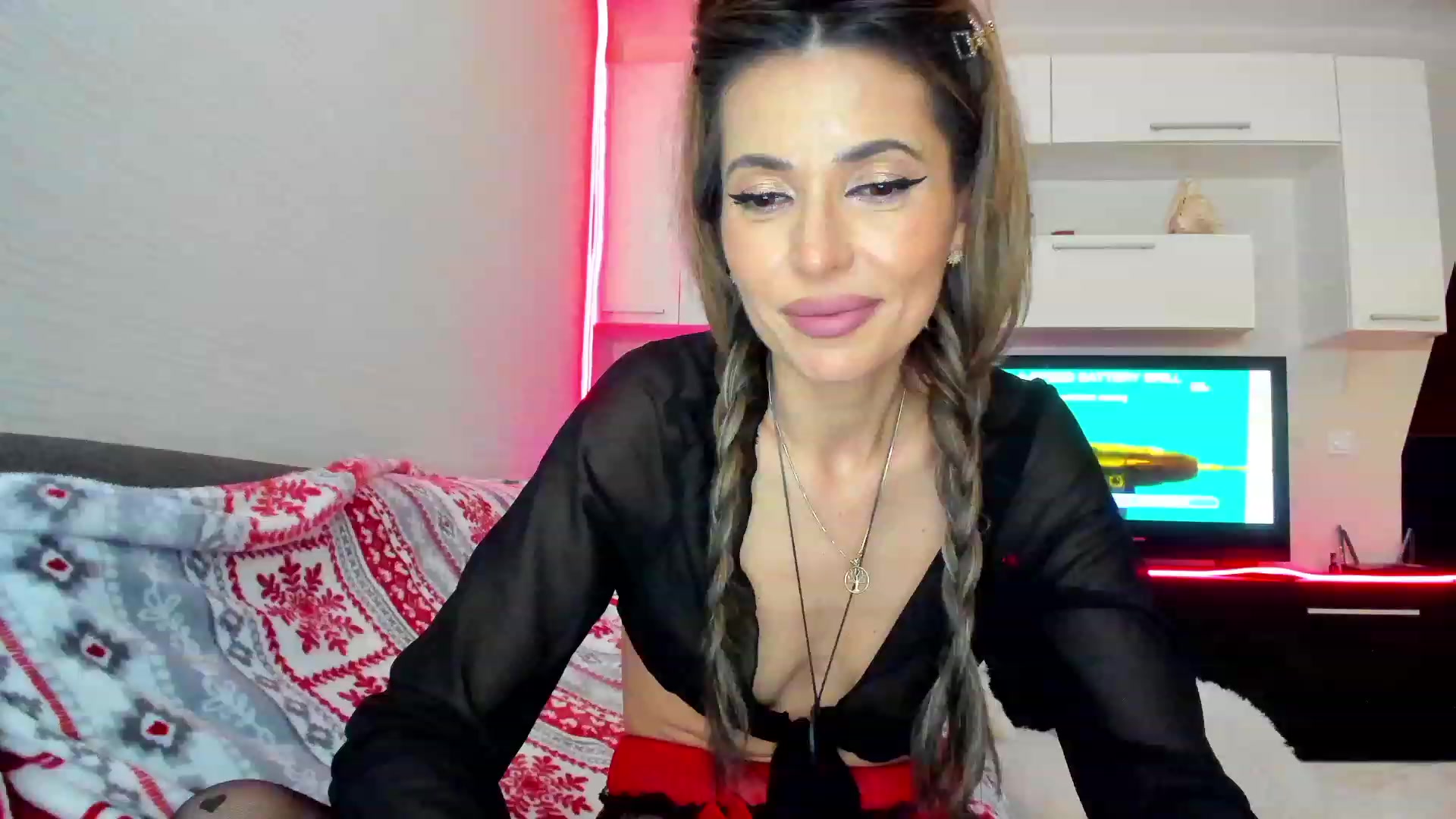 Gallery image thumbnail from SmileyTinaa's myfreecams stream on, 05/26/2023, 01:32 image 13 of 20