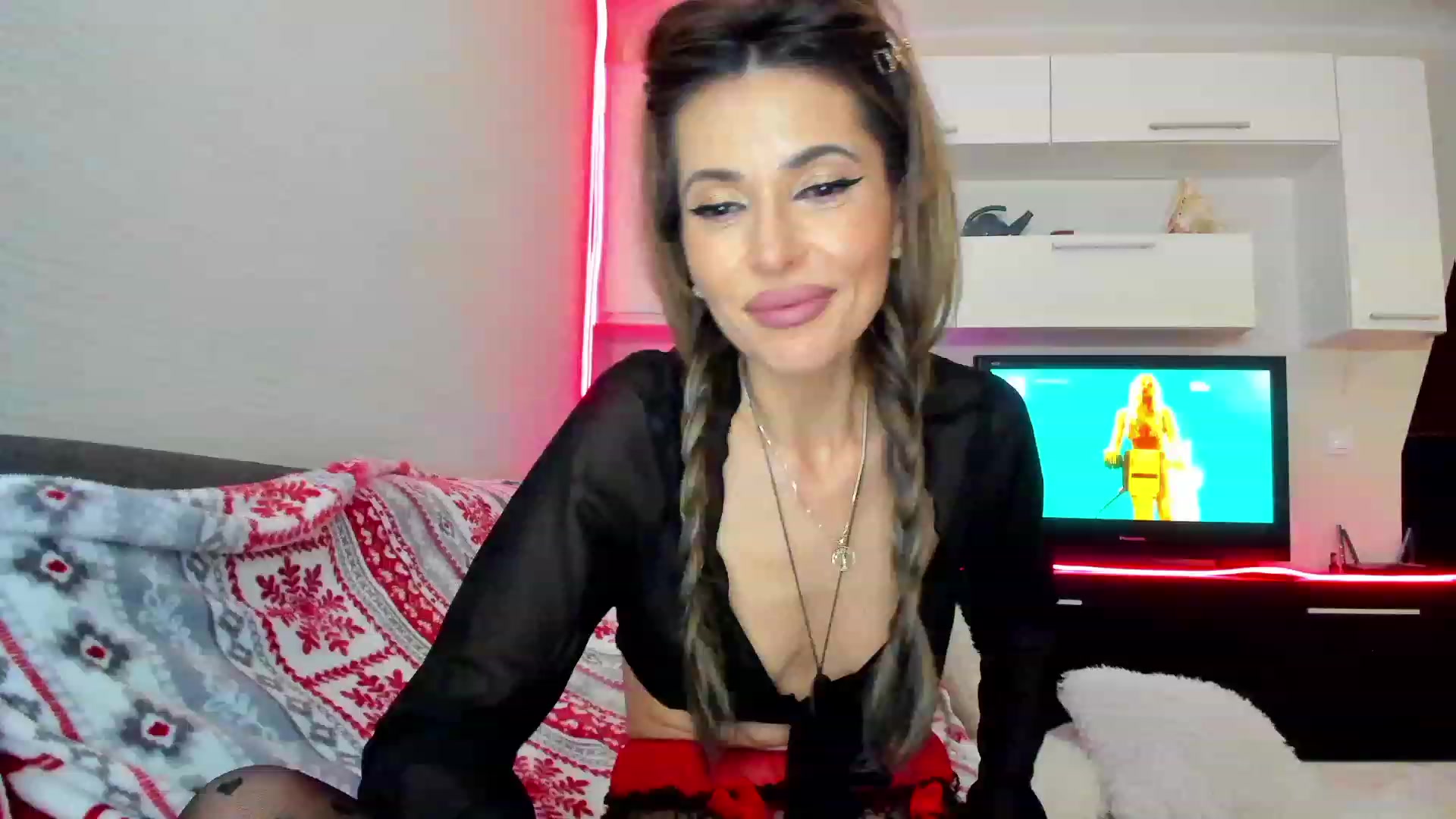 Gallery image thumbnail from SmileyTinaa's myfreecams stream on, 05/26/2023, 01:32 image 14 of 20
