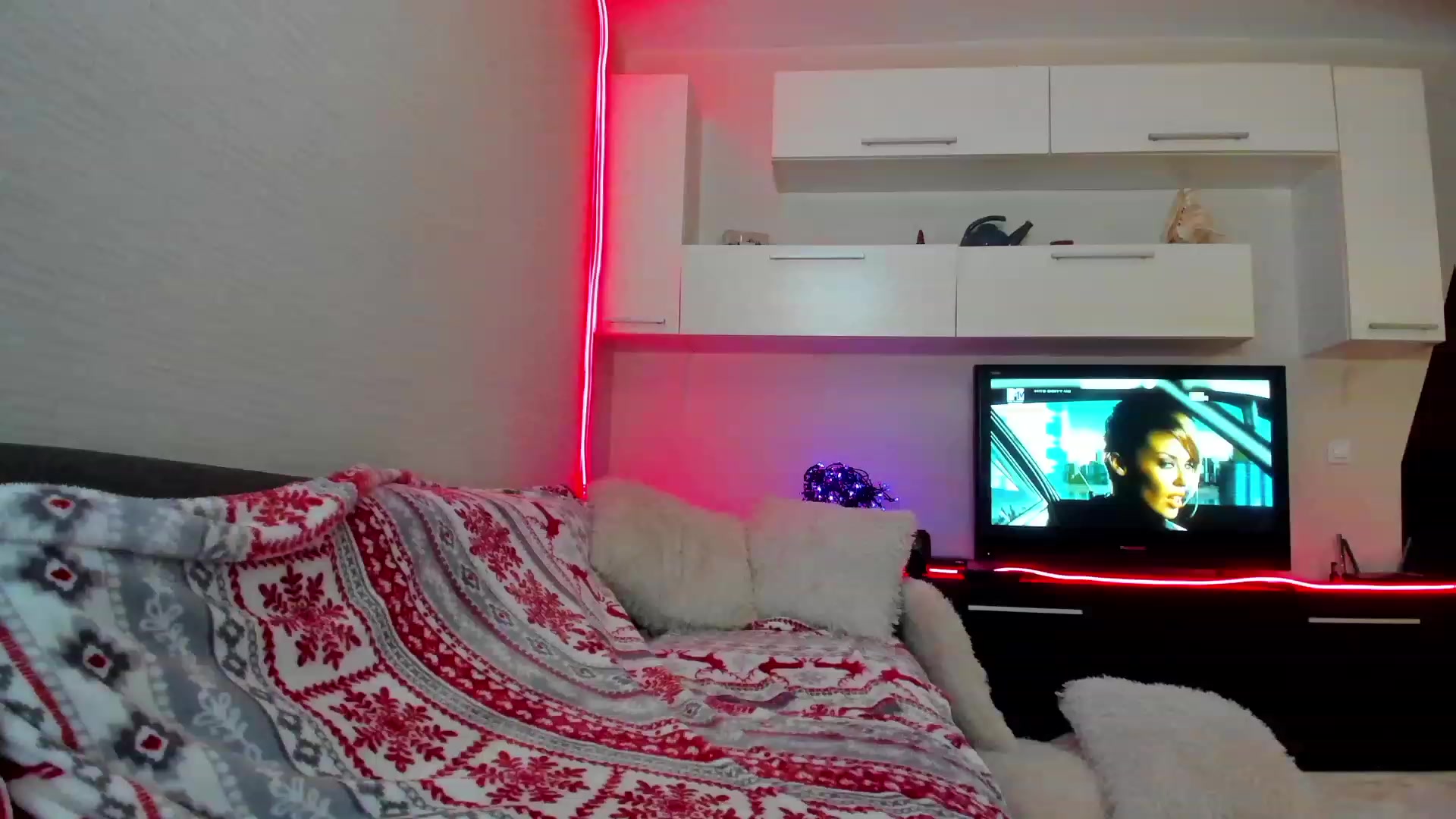Gallery image thumbnail from SmileyTinaa's myfreecams stream on, 05/26/2023, 01:32 image 15 of 20