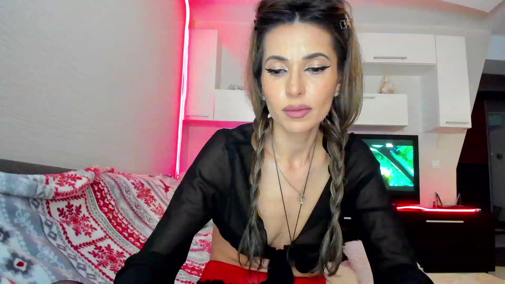 Gallery image thumbnail from SmileyTinaa's myfreecams stream on, 05/26/2023, 01:32 image 2 of 20