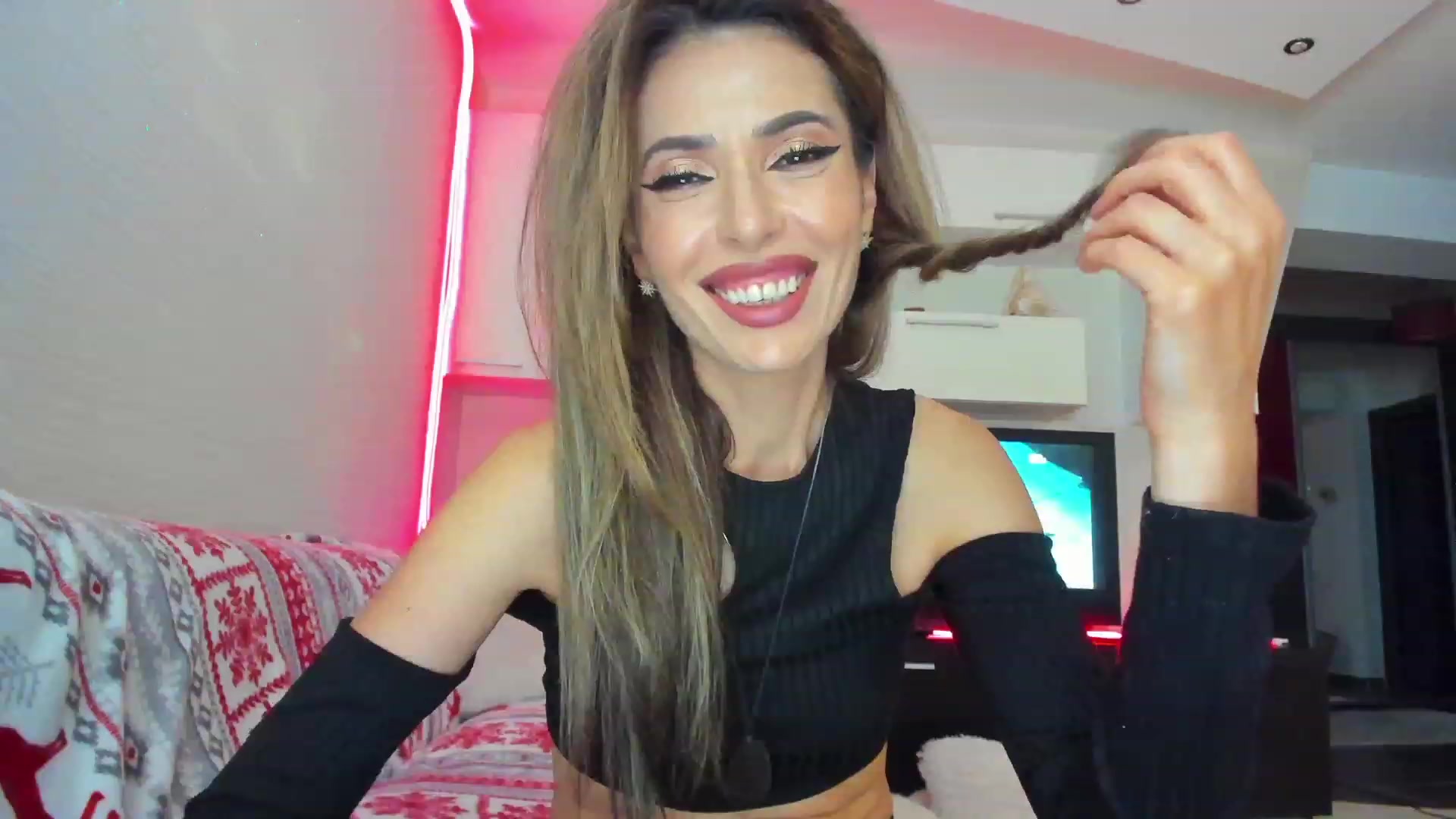 Gallery image thumbnail from SmileyTinaa's myfreecams stream on, 05/26/2023, 22:52 image 6 of 20