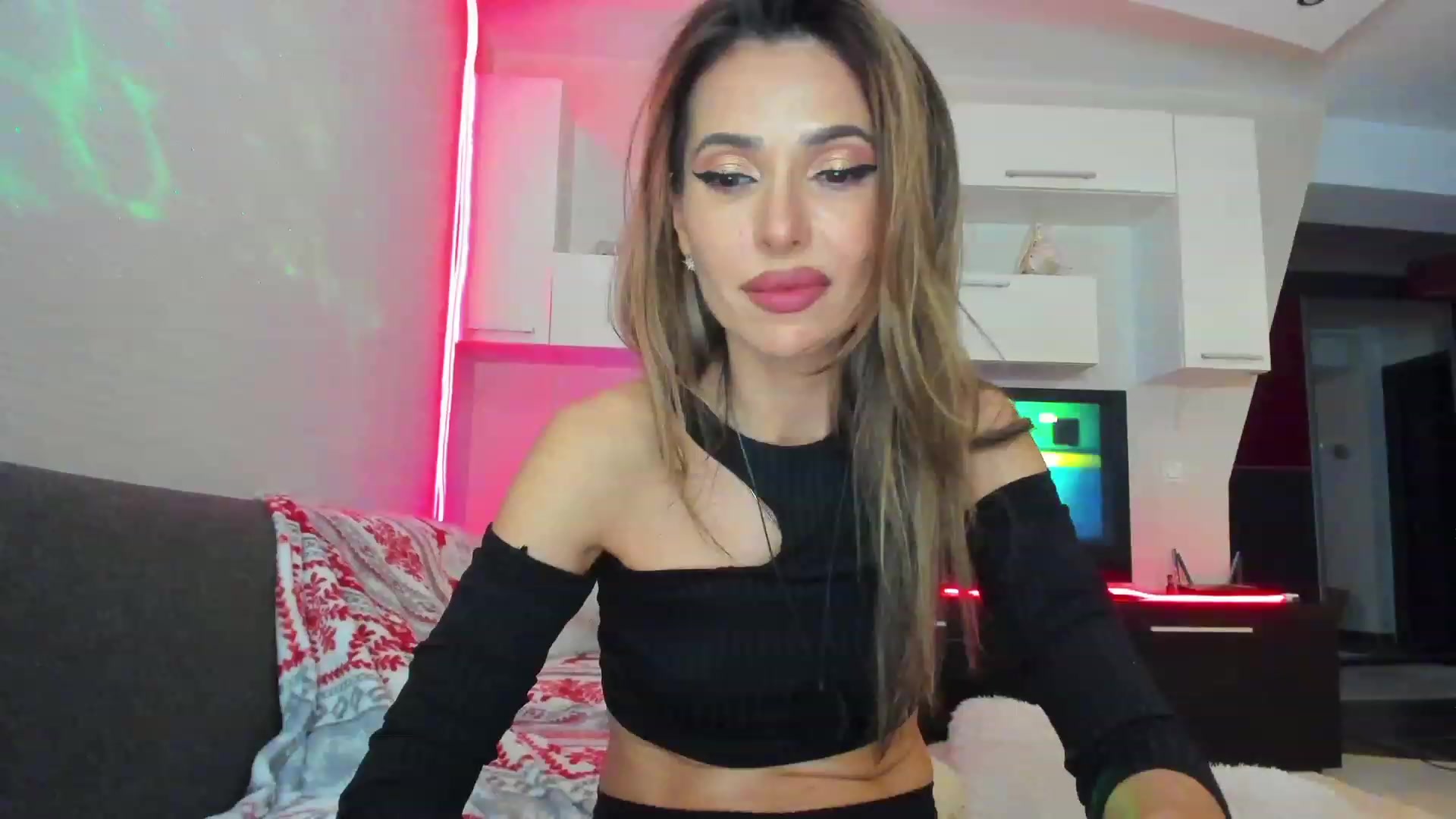 Gallery image thumbnail from SmileyTinaa's myfreecams stream on, 05/27/2023, 01:56 image 19 of 20