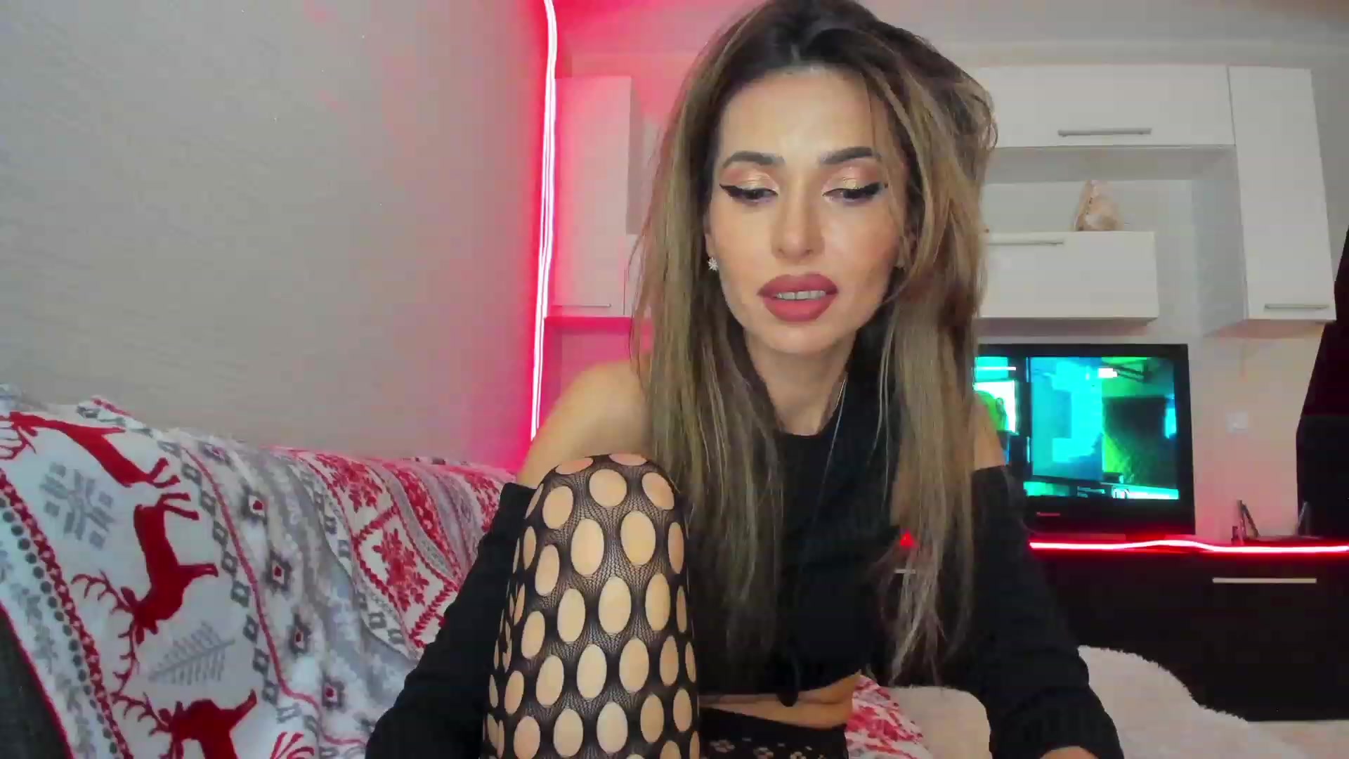 Gallery image thumbnail from SmileyTinaa's myfreecams stream on, 05/27/2023, 01:56 image 4 of 20