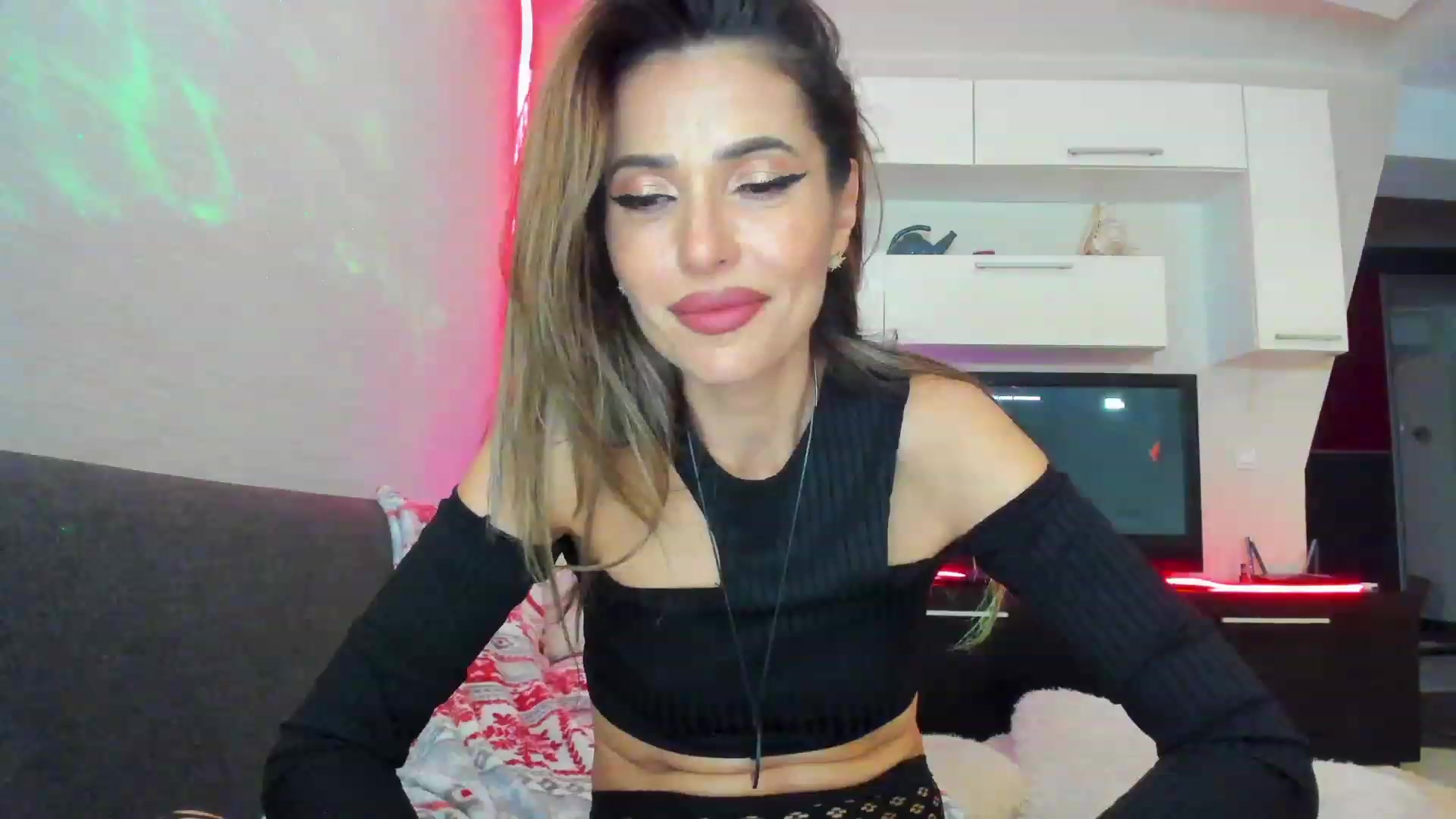 Gallery image thumbnail from SmileyTinaa's myfreecams stream on, 05/27/2023, 03:57 image 3 of 20
