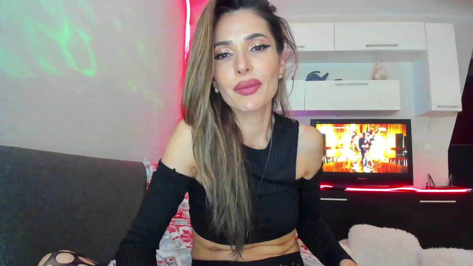 Gallery image thumbnail from SmileyTinaa's myfreecams stream on, 05/27/2023, 03:57 image 10 of 20