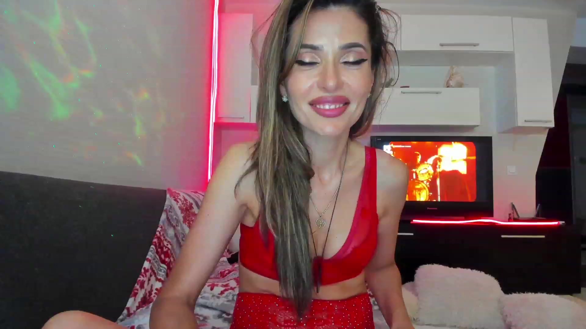 Gallery image thumbnail from SmileyTinaa's myfreecams stream on, 05/27/2023, 05:52 image 10 of 20