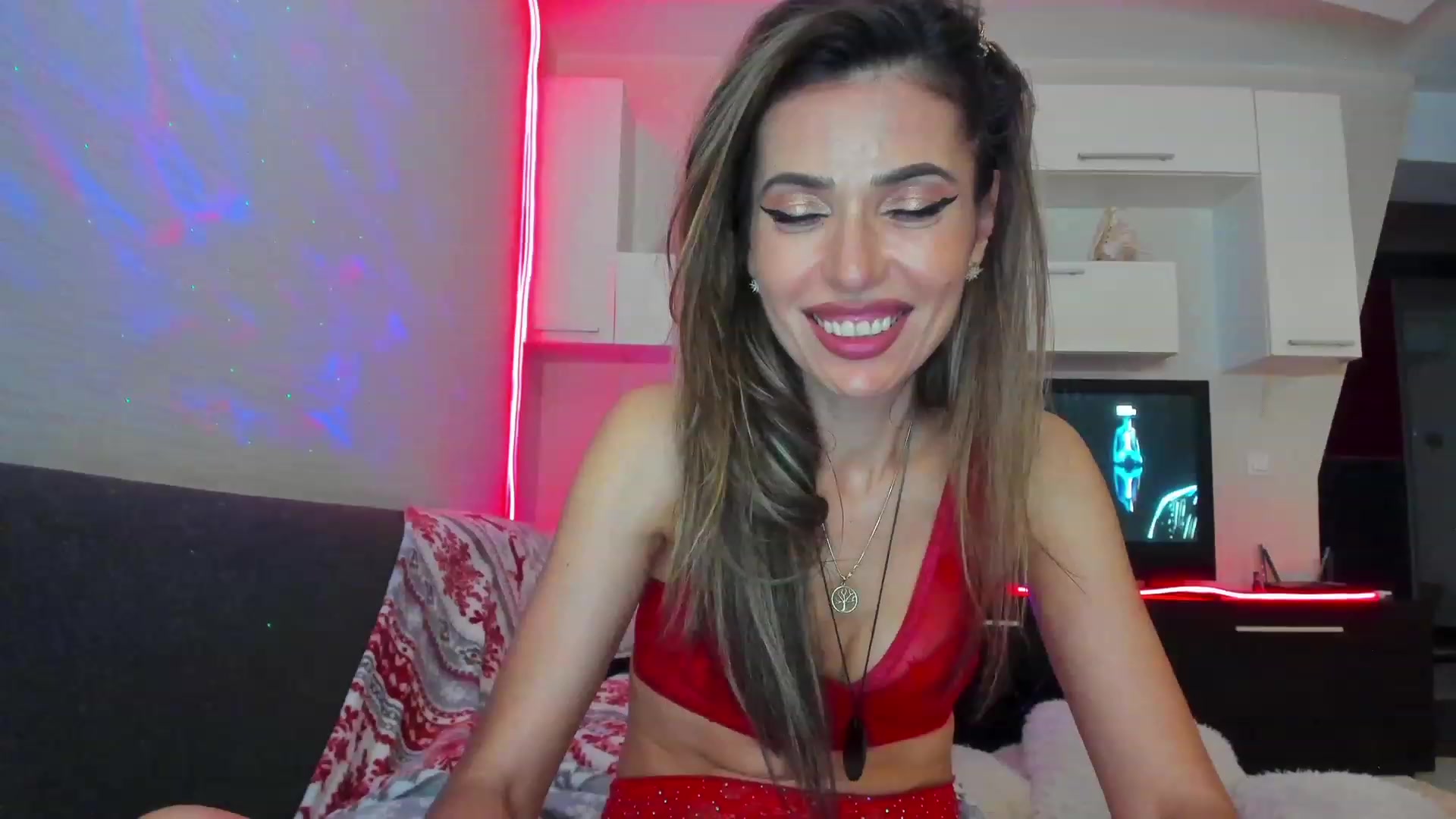 Gallery image thumbnail from SmileyTinaa's myfreecams stream on, 05/27/2023, 05:52 image 7 of 20