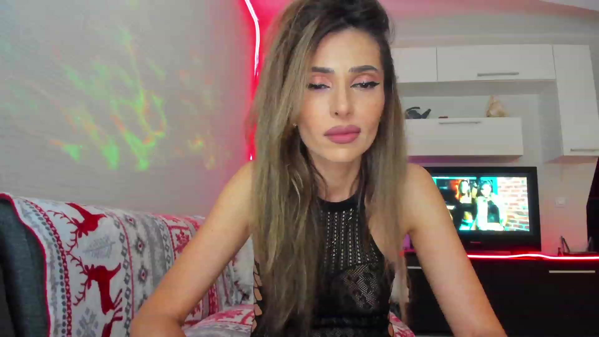 Gallery image thumbnail from SmileyTinaa's myfreecams stream on, 05/31/2023, 24:02 image 2 of 20