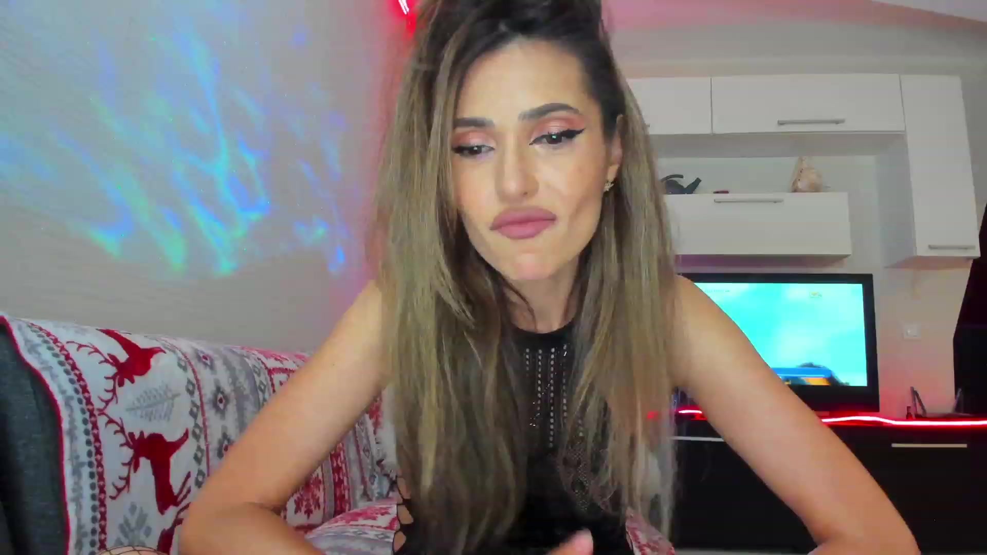 Gallery image thumbnail from SmileyTinaa's myfreecams stream on, 05/31/2023, 24:02 image 6 of 20