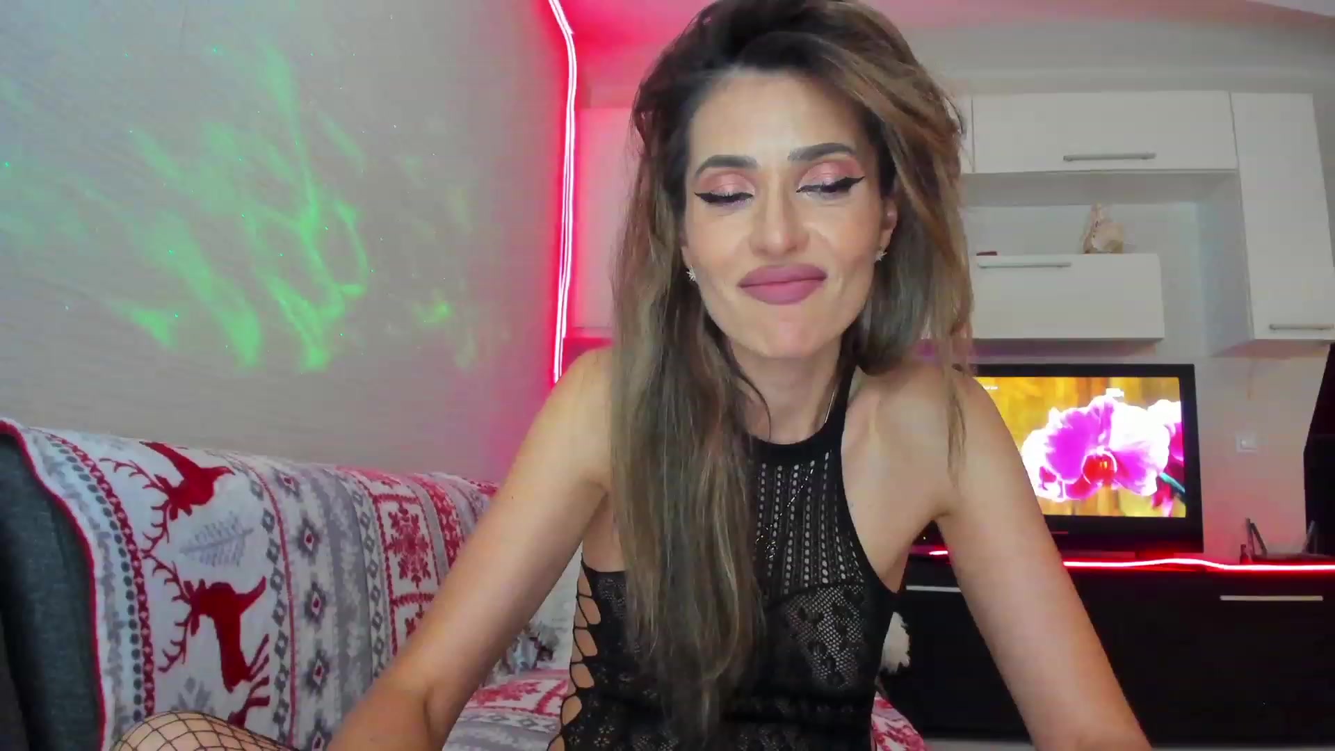 Gallery image thumbnail from SmileyTinaa's myfreecams stream on, 05/31/2023, 24:02 image 18 of 20