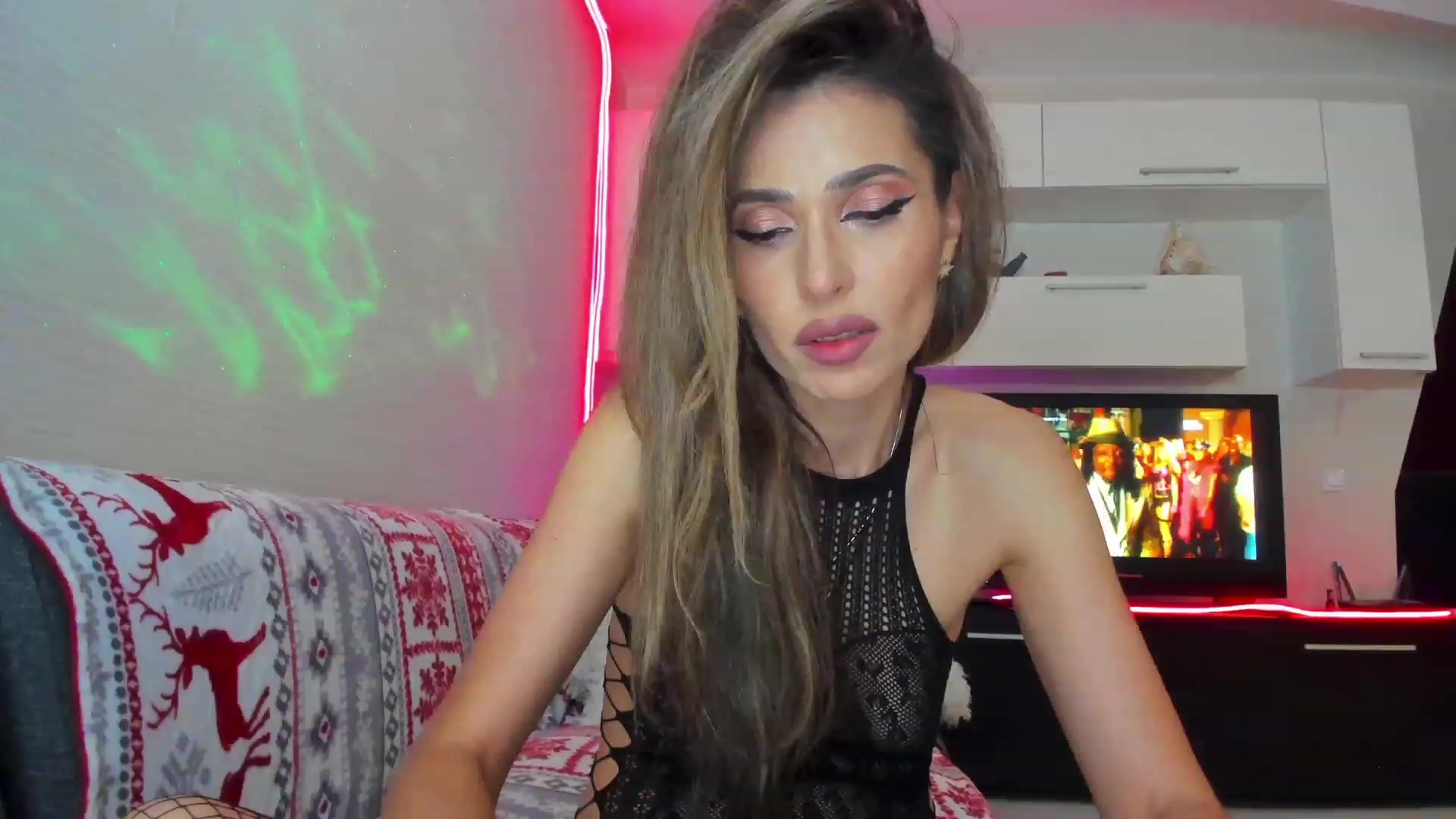 Gallery image thumbnail from SmileyTinaa's myfreecams stream on, 05/31/2023, 24:02 image 17 of 20