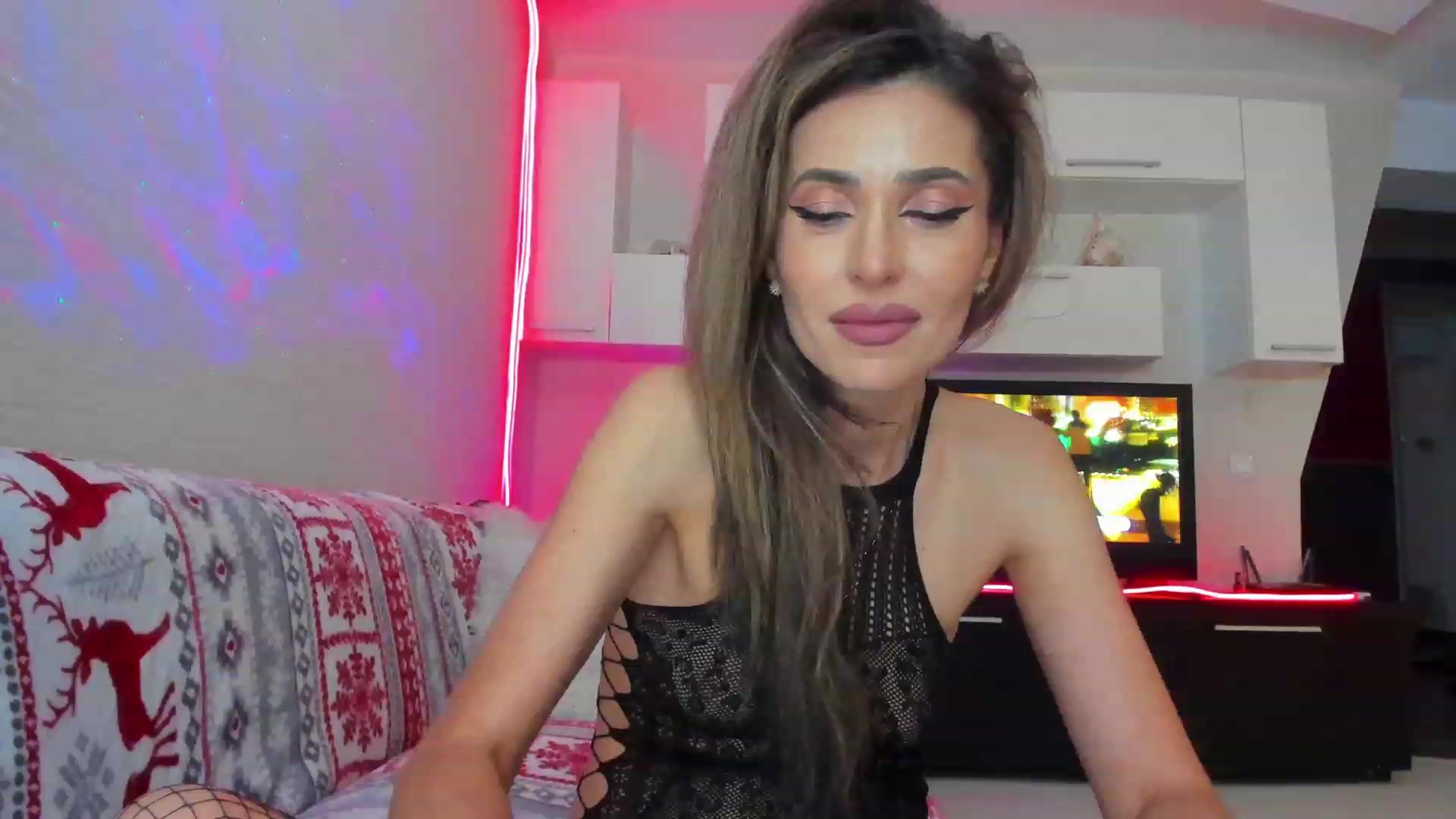 Gallery image thumbnail from SmileyTinaa's myfreecams stream on, 05/31/2023, 01:21 image 18 of 20
