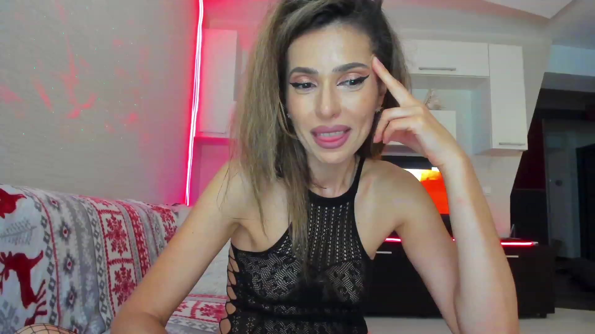 Gallery image thumbnail from SmileyTinaa's myfreecams stream on, 05/31/2023, 01:21 image 13 of 20