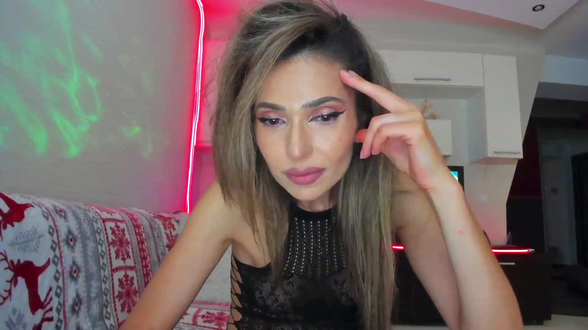 Gallery image thumbnail from SmileyTinaa's myfreecams stream on, 05/31/2023, 01:21 image 7 of 20
