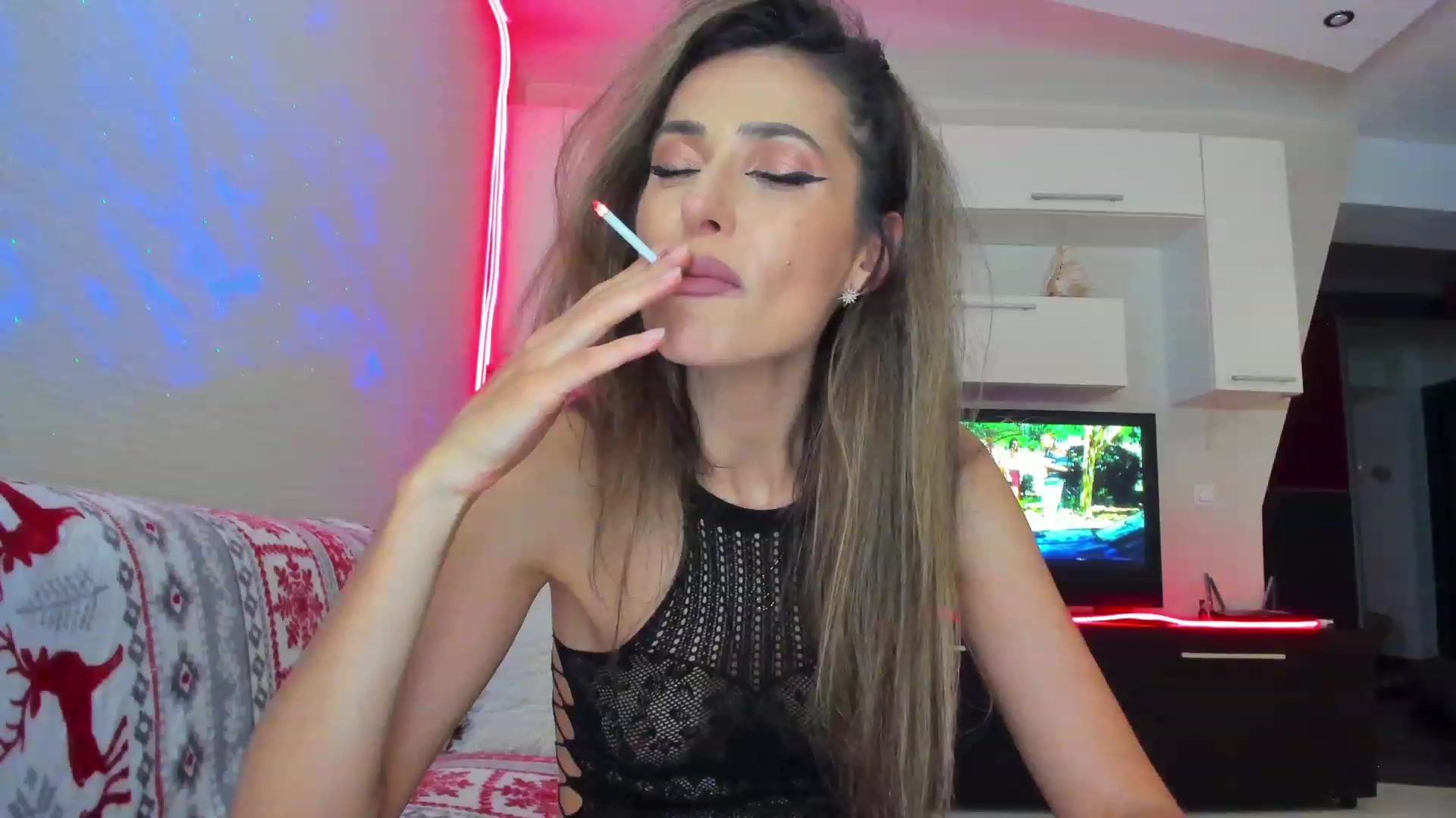 Gallery image thumbnail from SmileyTinaa's myfreecams stream on, 05/31/2023, 01:21 image 8 of 20