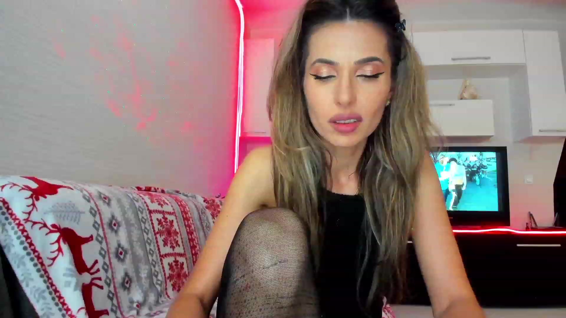 Gallery image thumbnail from SmileyTinaa's myfreecams stream on, 06/06/2023, 22:59 image 9 of 20