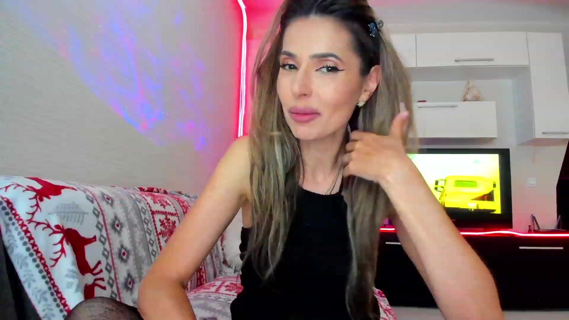 Gallery image thumbnail from SmileyTinaa's myfreecams stream on, 06/06/2023, 22:59 image 4 of 20