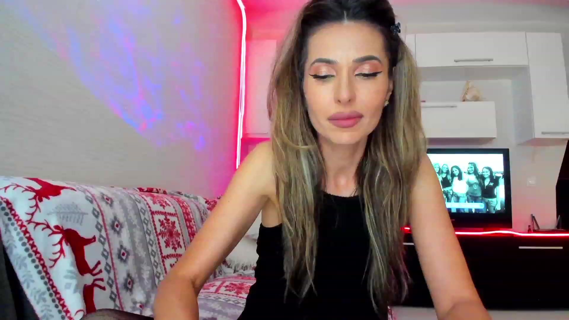 Gallery image thumbnail from SmileyTinaa's myfreecams stream on, 06/06/2023, 22:59 image 2 of 20