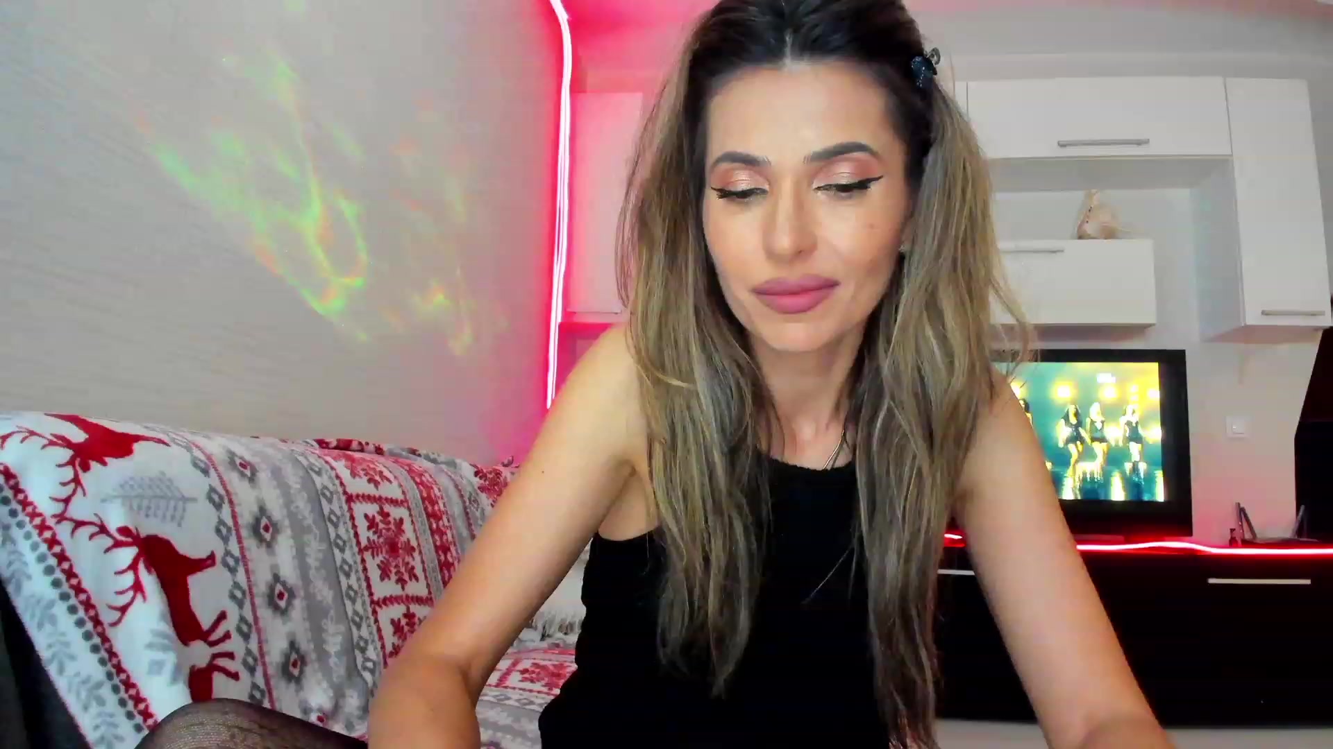 Gallery image thumbnail from SmileyTinaa's myfreecams stream on, 06/06/2023, 22:59 image 18 of 20