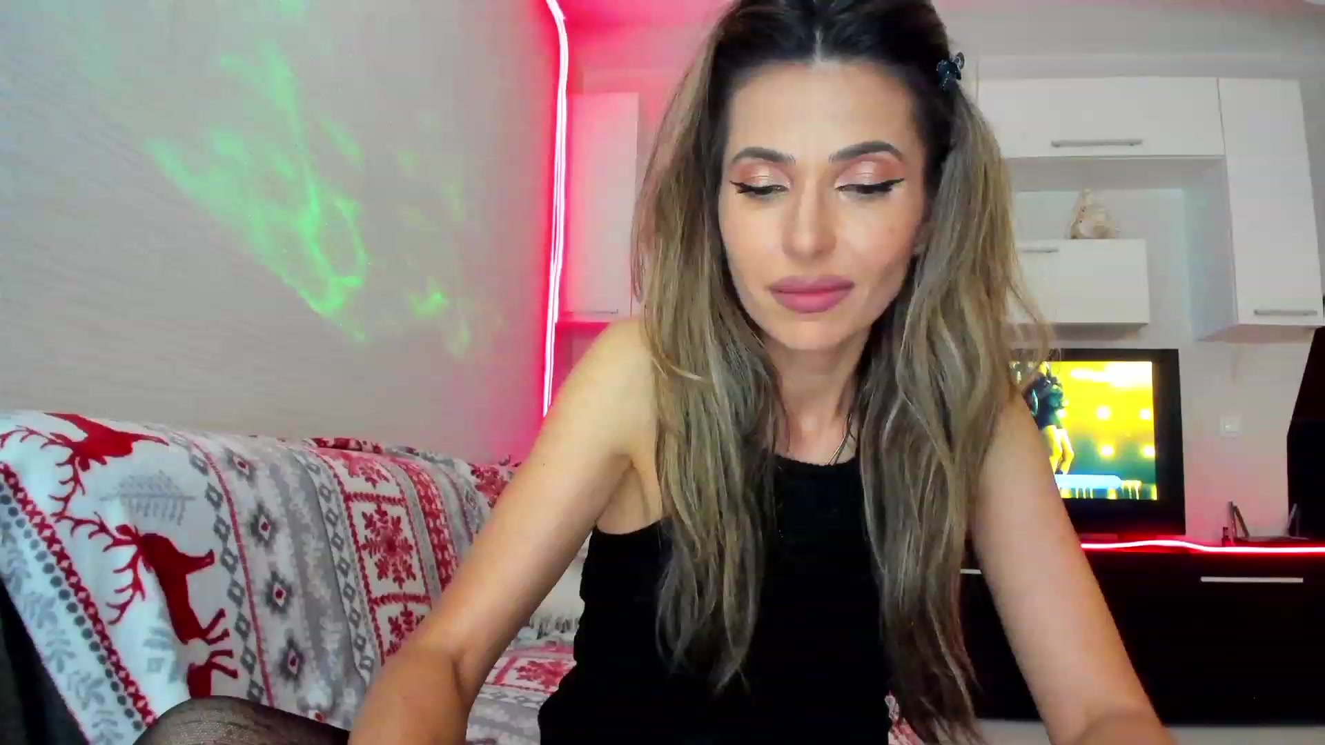 Gallery image thumbnail from SmileyTinaa's myfreecams stream on, 06/06/2023, 22:59 image 17 of 20