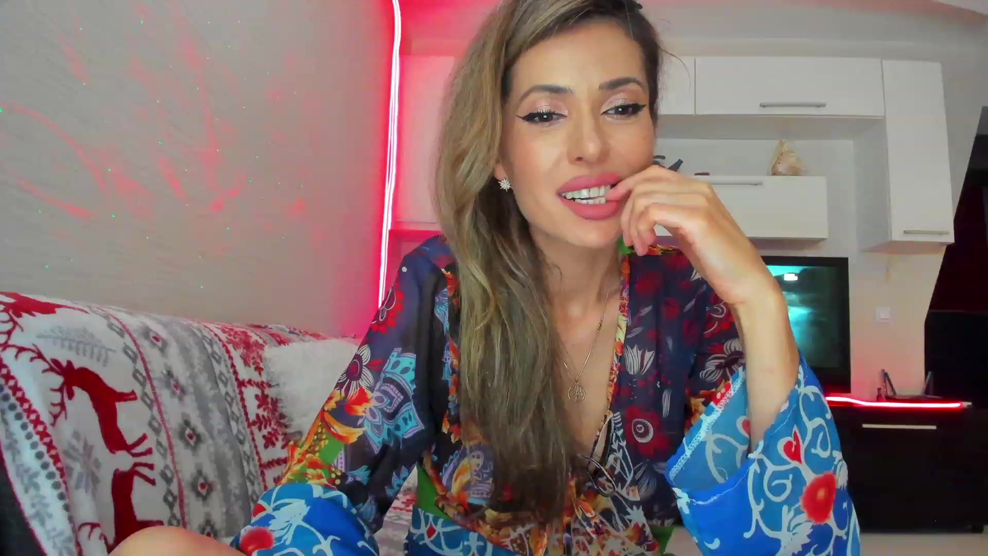 Gallery image thumbnail from SmileyTinaa's myfreecams stream on, 06/07/2023, 23:35 image 5 of 20